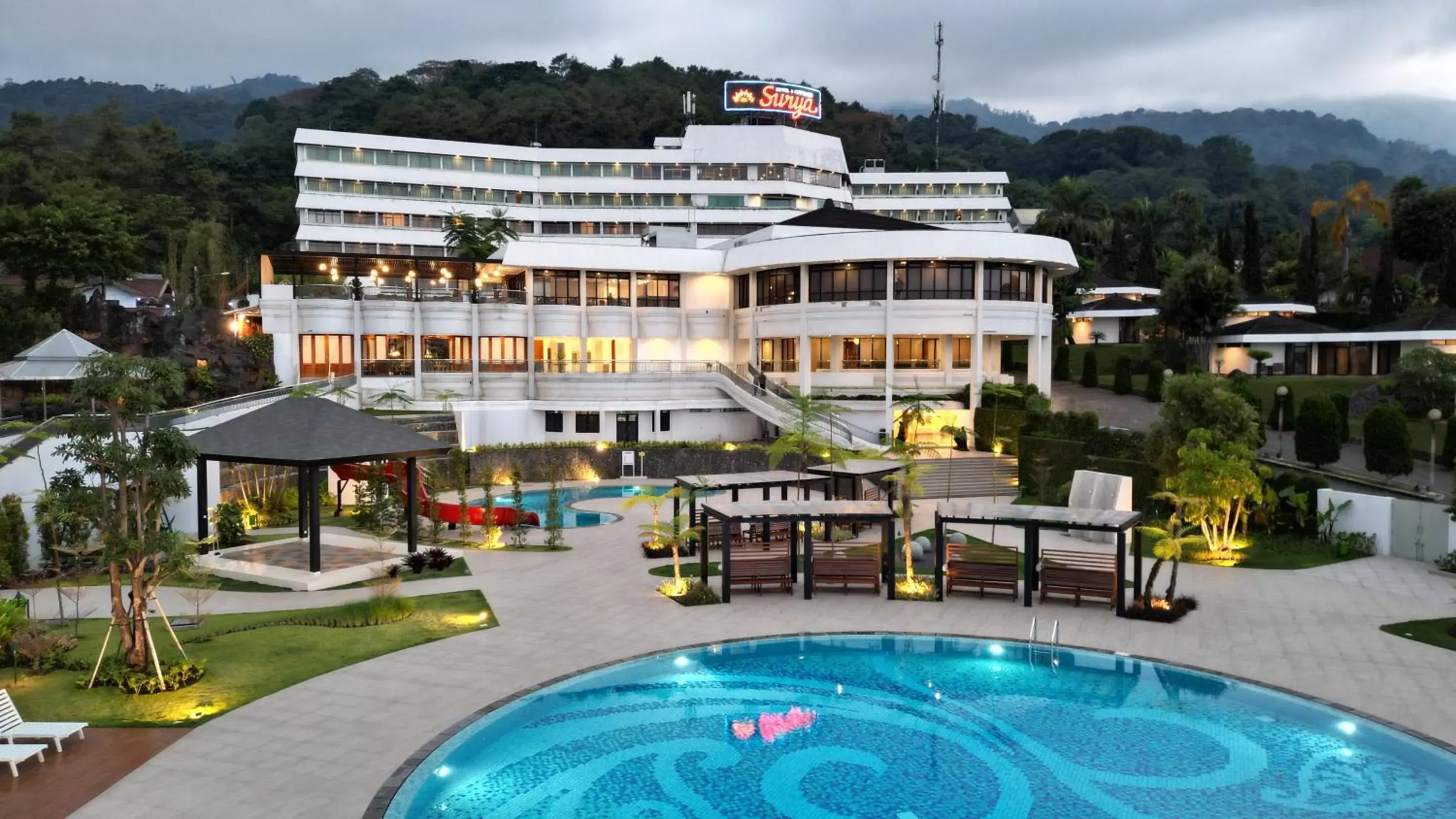 Property building in Surya Hotel & Cottages Prigen Property building in Surya Hotel & Cottages Prigen