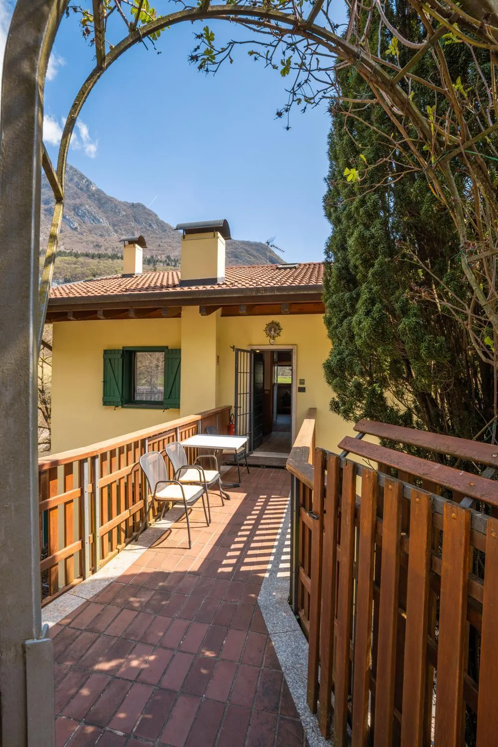 Property building in Al Trovante - Gardaslowemotion