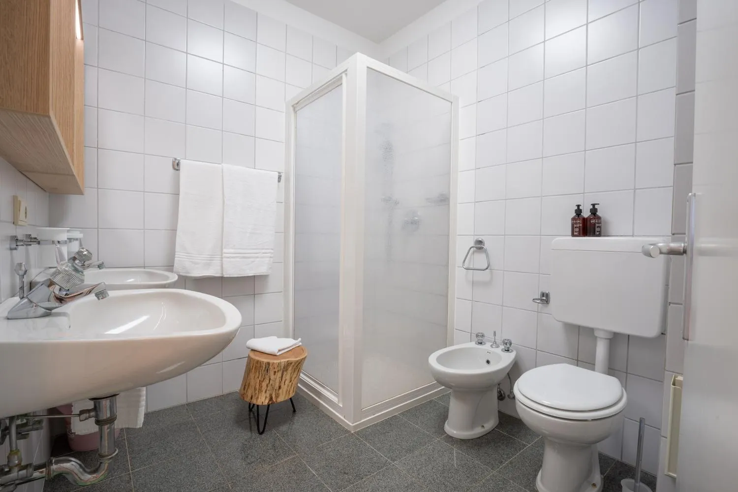 Shower in Al Trovante - Gardaslowemotion