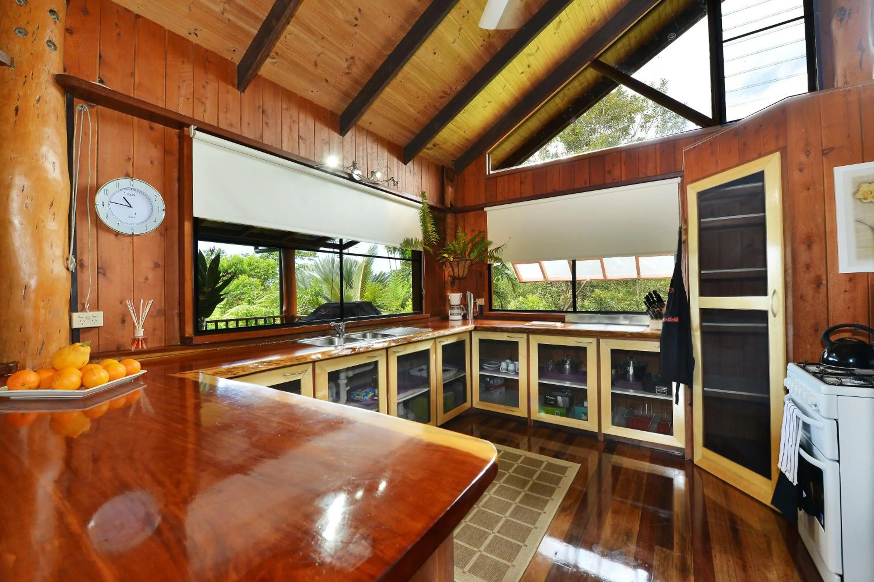 Kitchen or kitchenette in Tea Tree Cottage