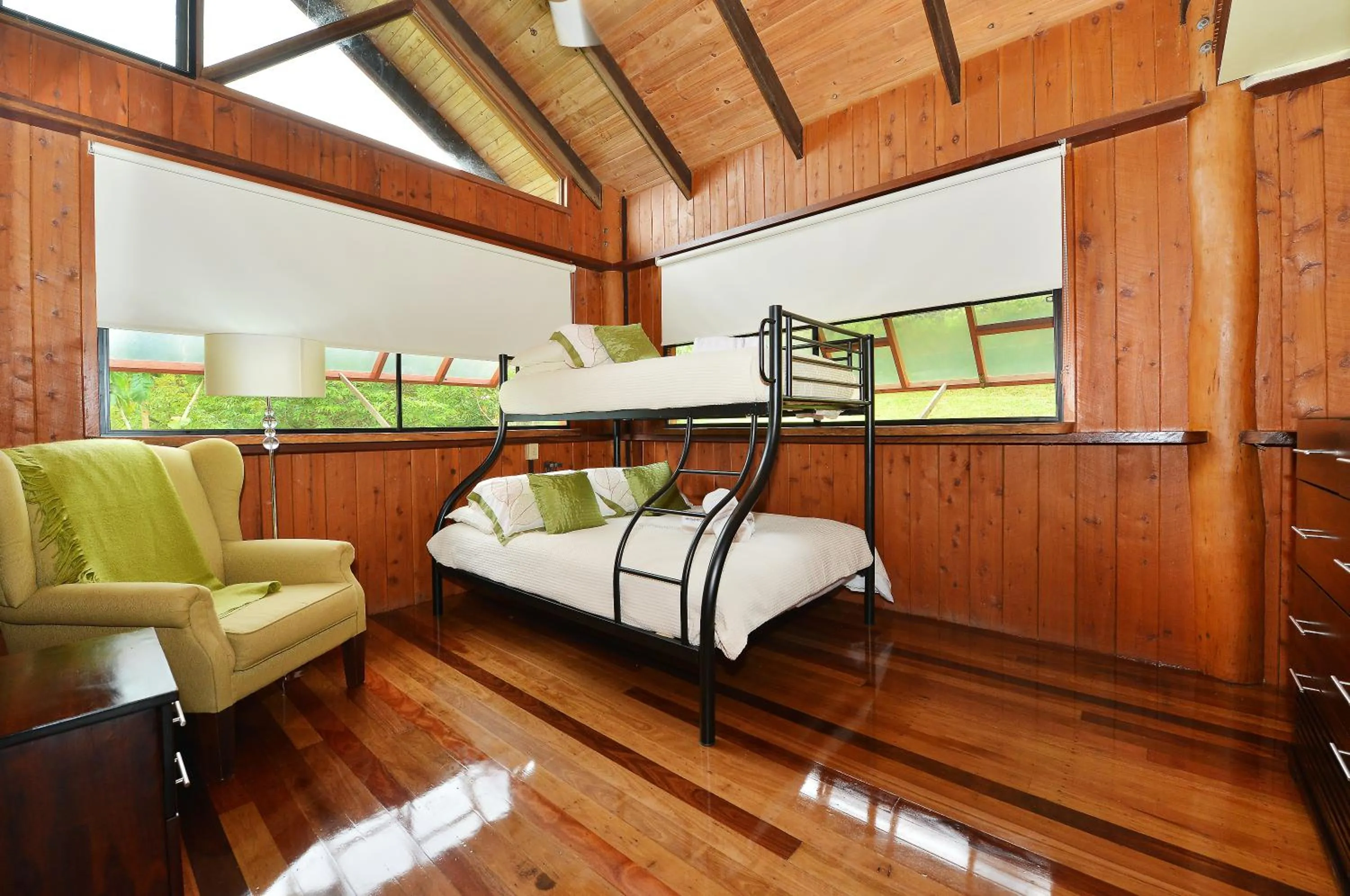 bunk bed, Bed in Tea Tree Cottage