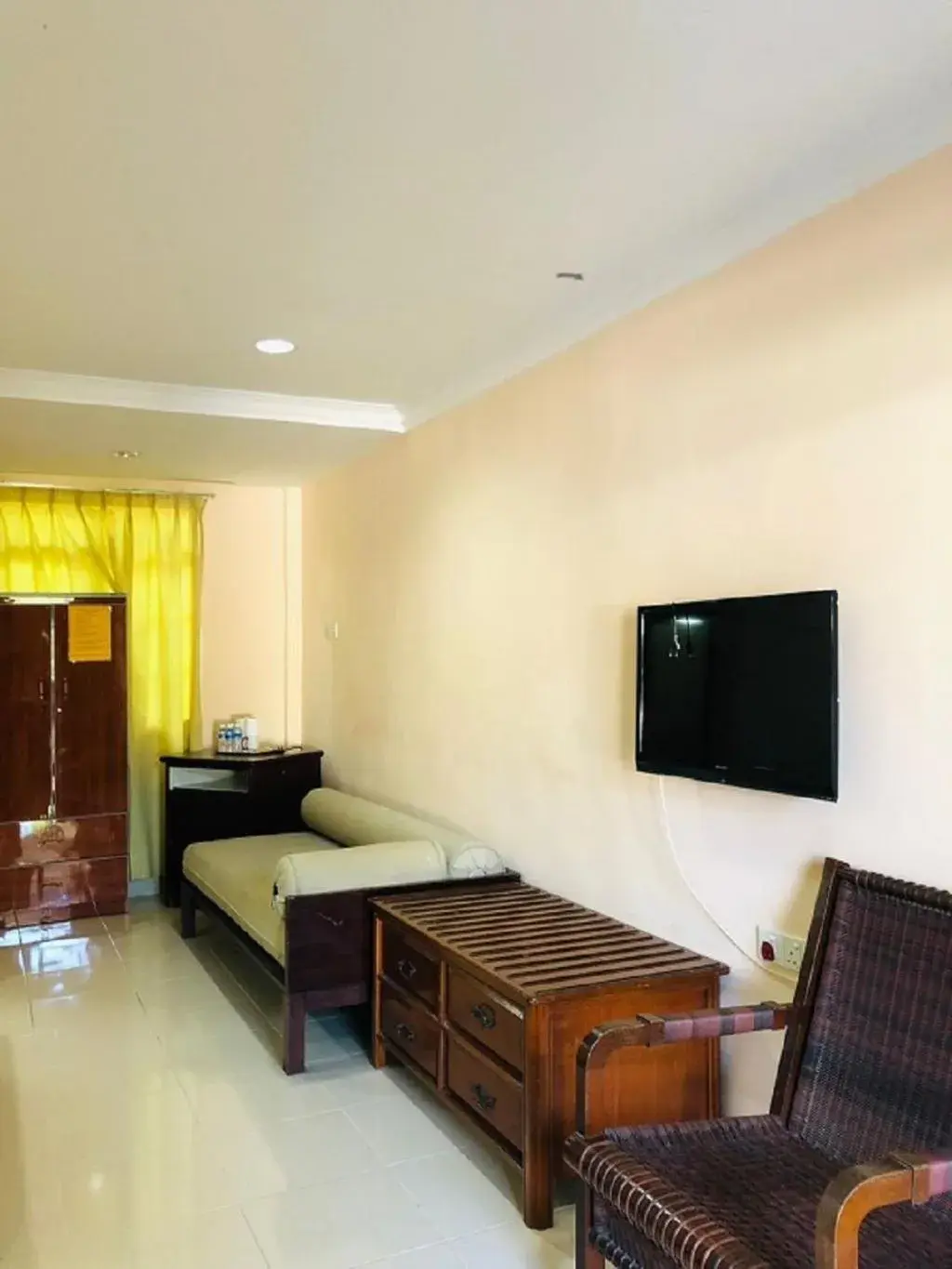 Communal lounge/ TV room, Bed in Penarak Bamboo Beach Motel Communal lounge/ TV room, Bed in Penarak Bamboo Beach Motel