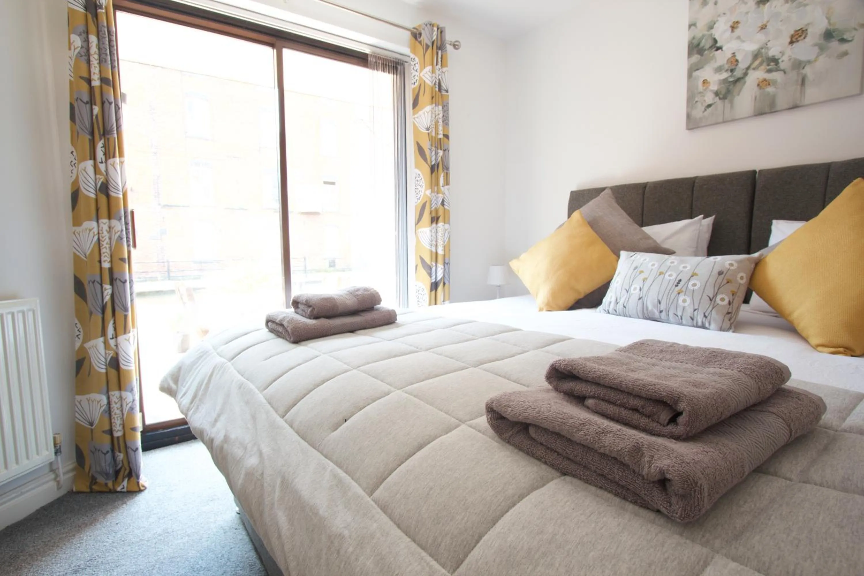 Bedroom, Bed in Canal House