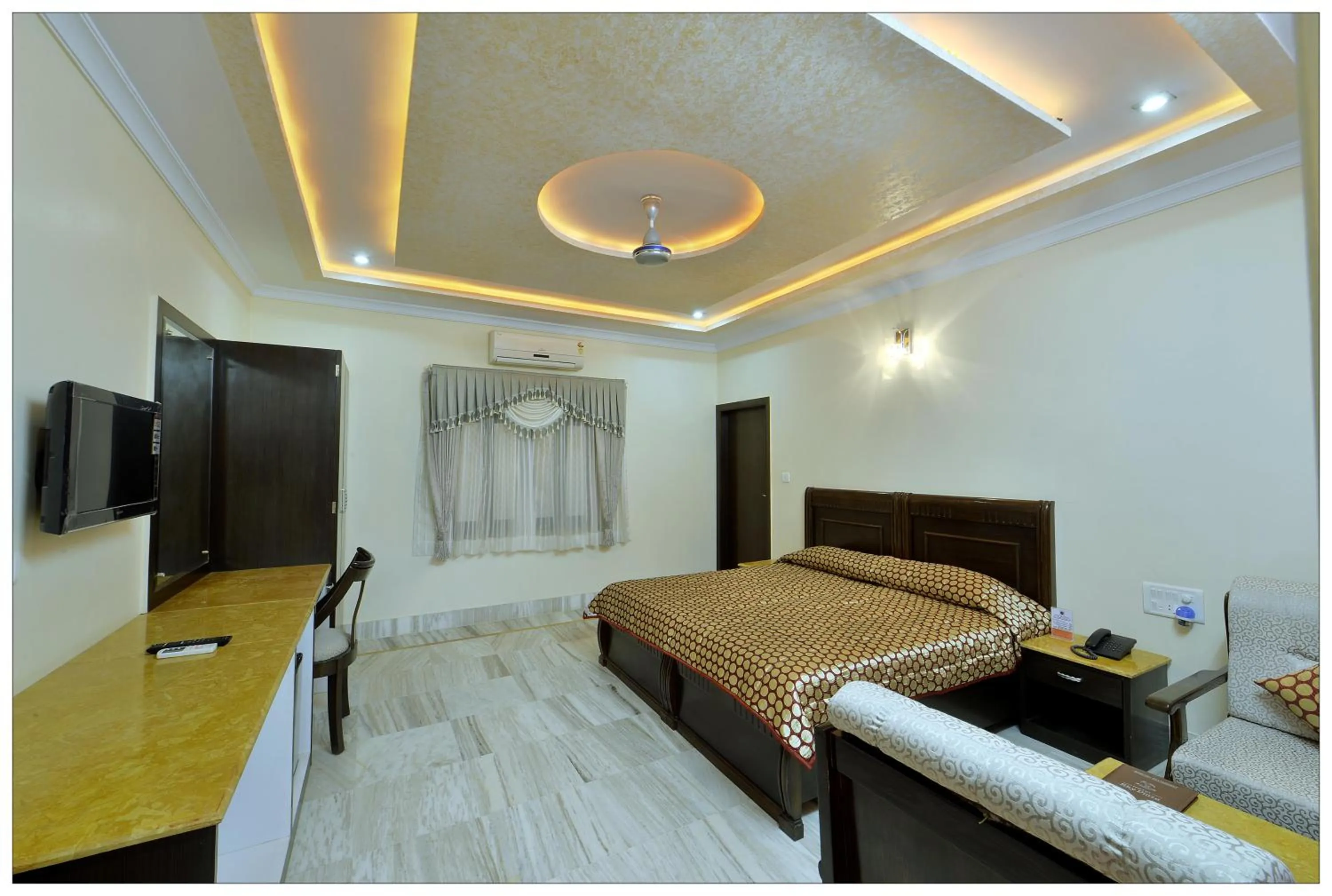 Bed in Hotel Sky Plaza - Best ever view of Jaisalmer Fort