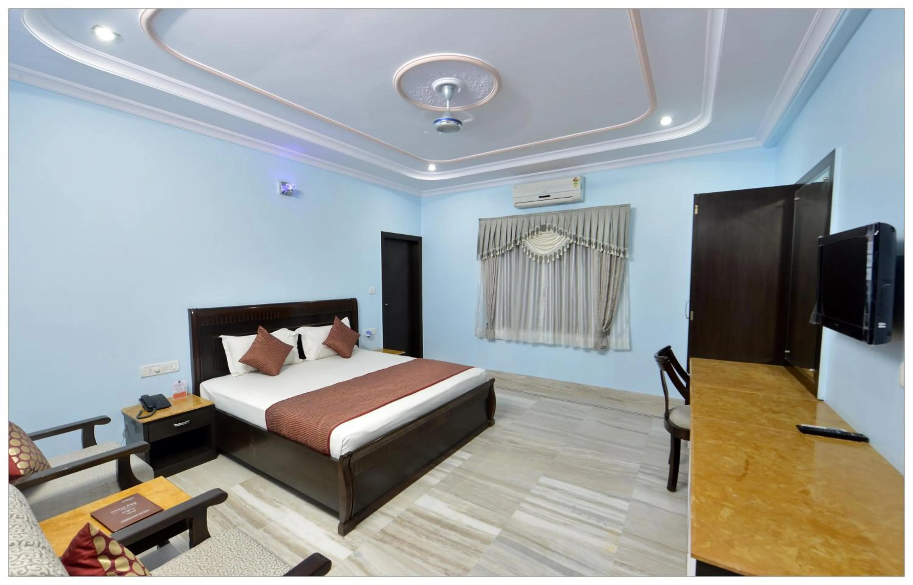 Communal lounge/ TV room, Bed in Hotel Sky Plaza - Best ever view of Jaisalmer Fort