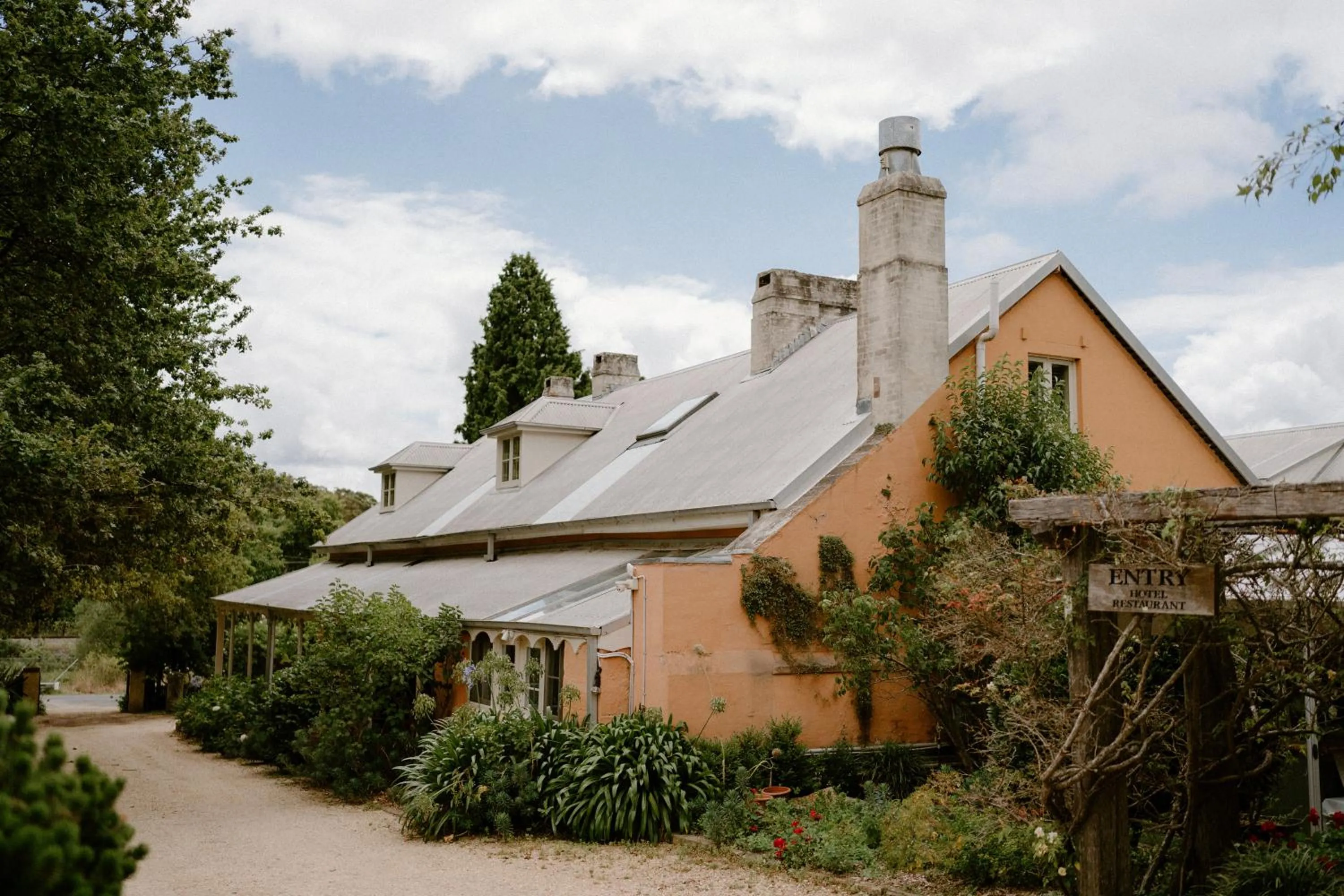 Property building in Fitzroy Inn Historic Retreat Mittagong
