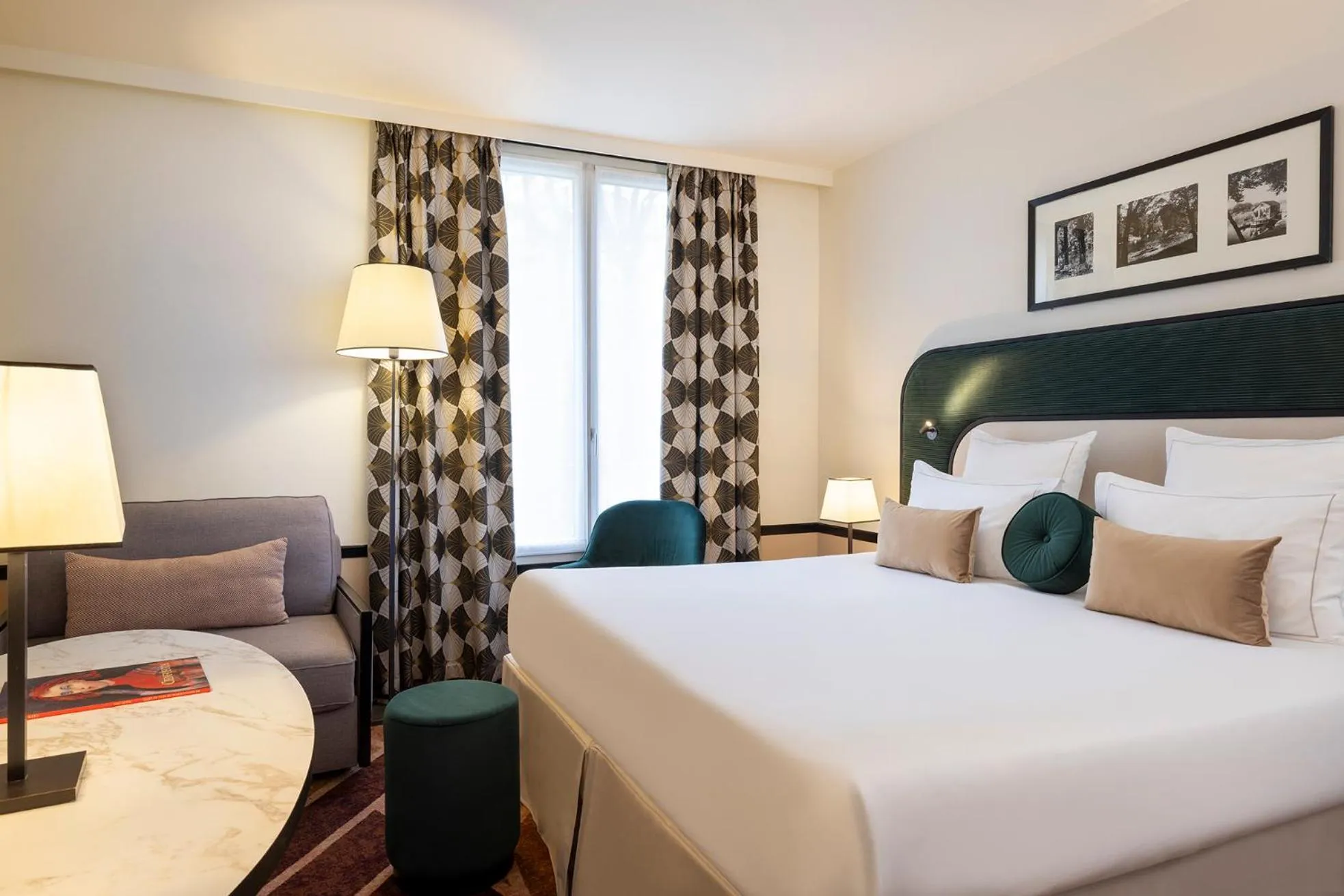 Photo of the whole room, Bed in Hôtel Aiglon