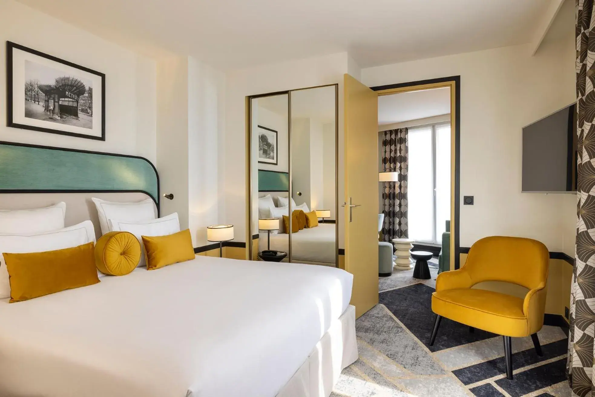 Photo of the whole room, Bed in Hôtel Aiglon Photo of the whole room, Bed in Hôtel Aiglon