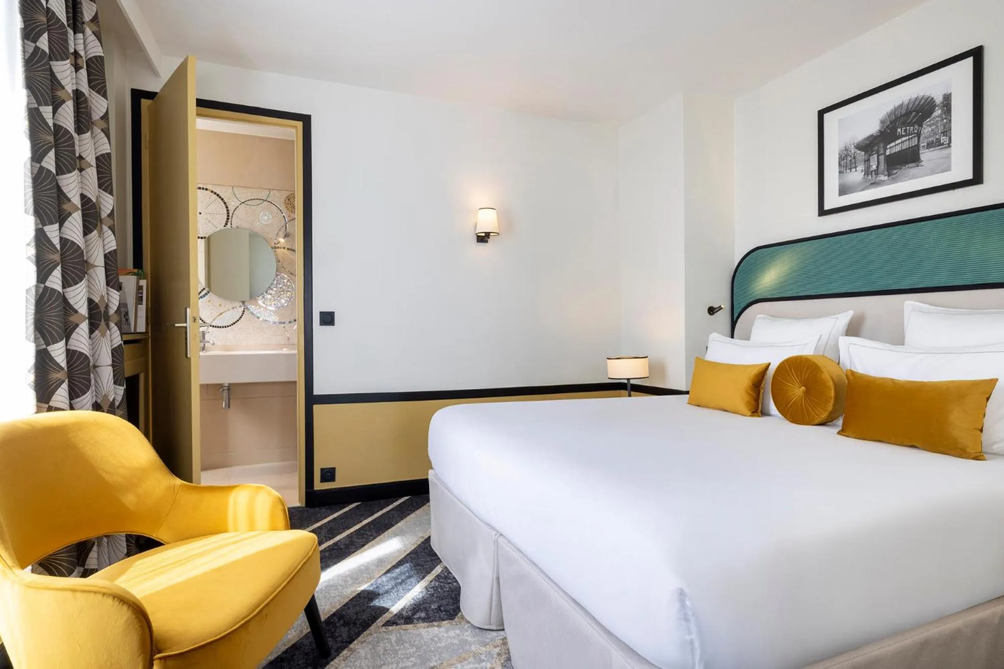 Photo of the whole room, Bed in Hôtel Aiglon