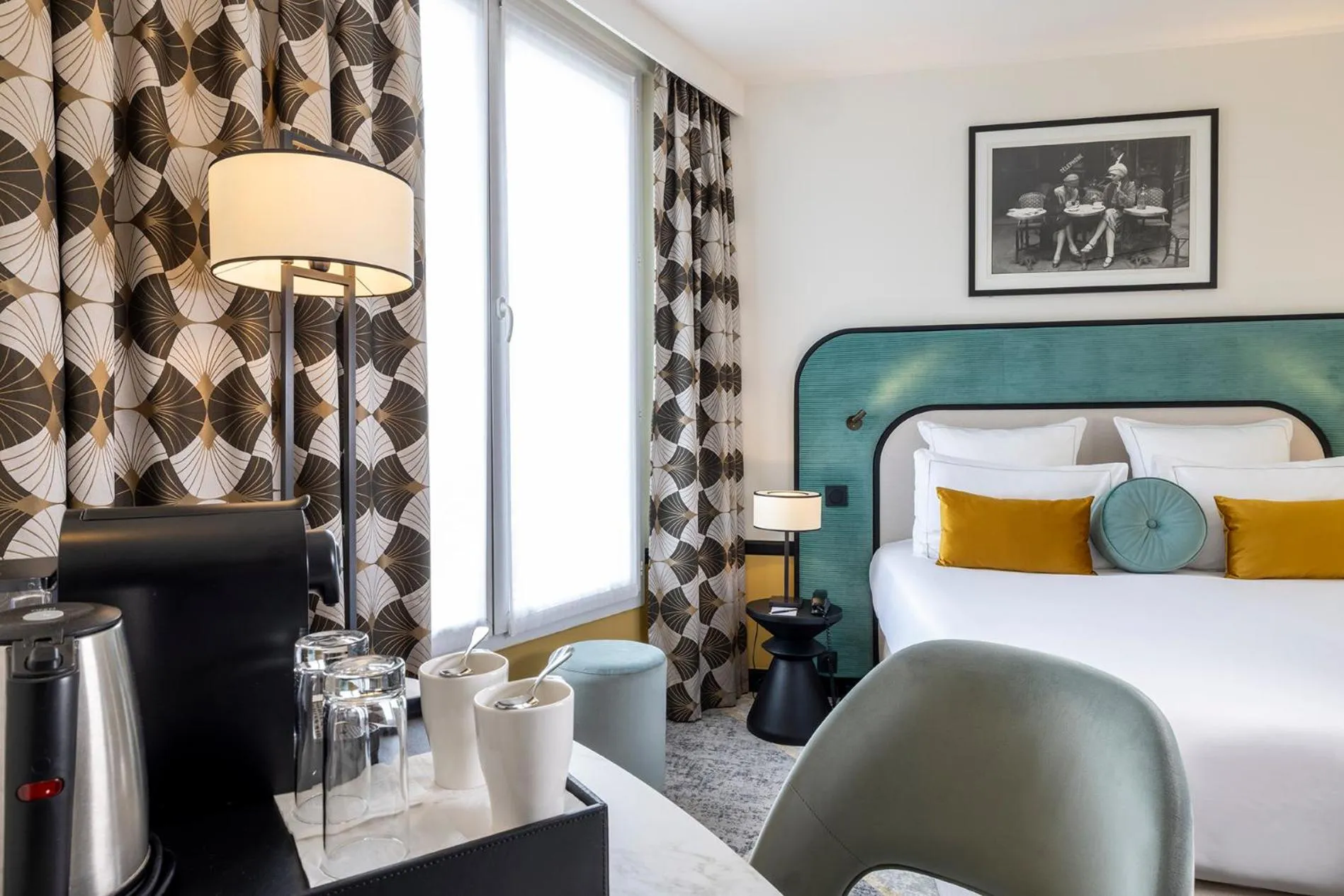 Bedroom, Bed in Hôtel Aiglon