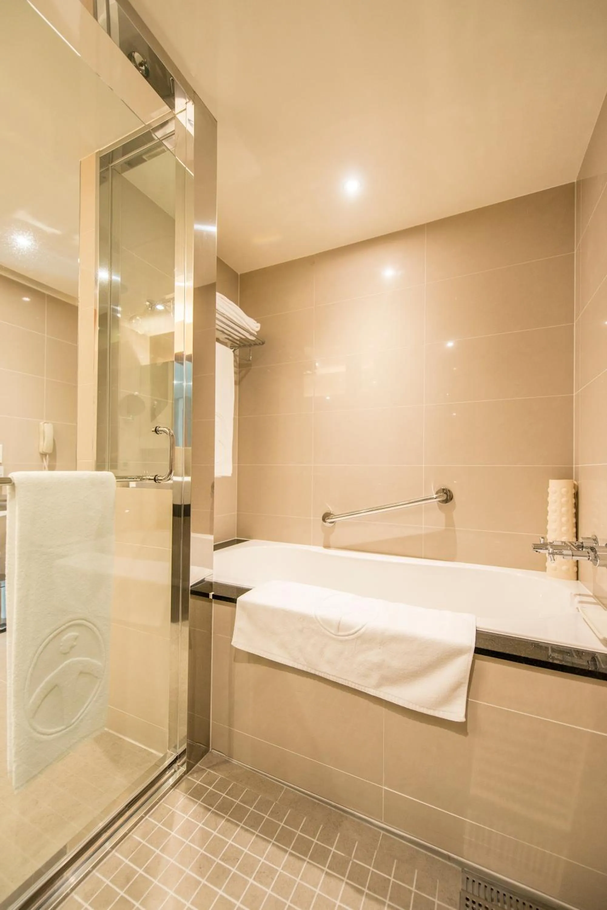 Shower in Taichung Harbor Hotel