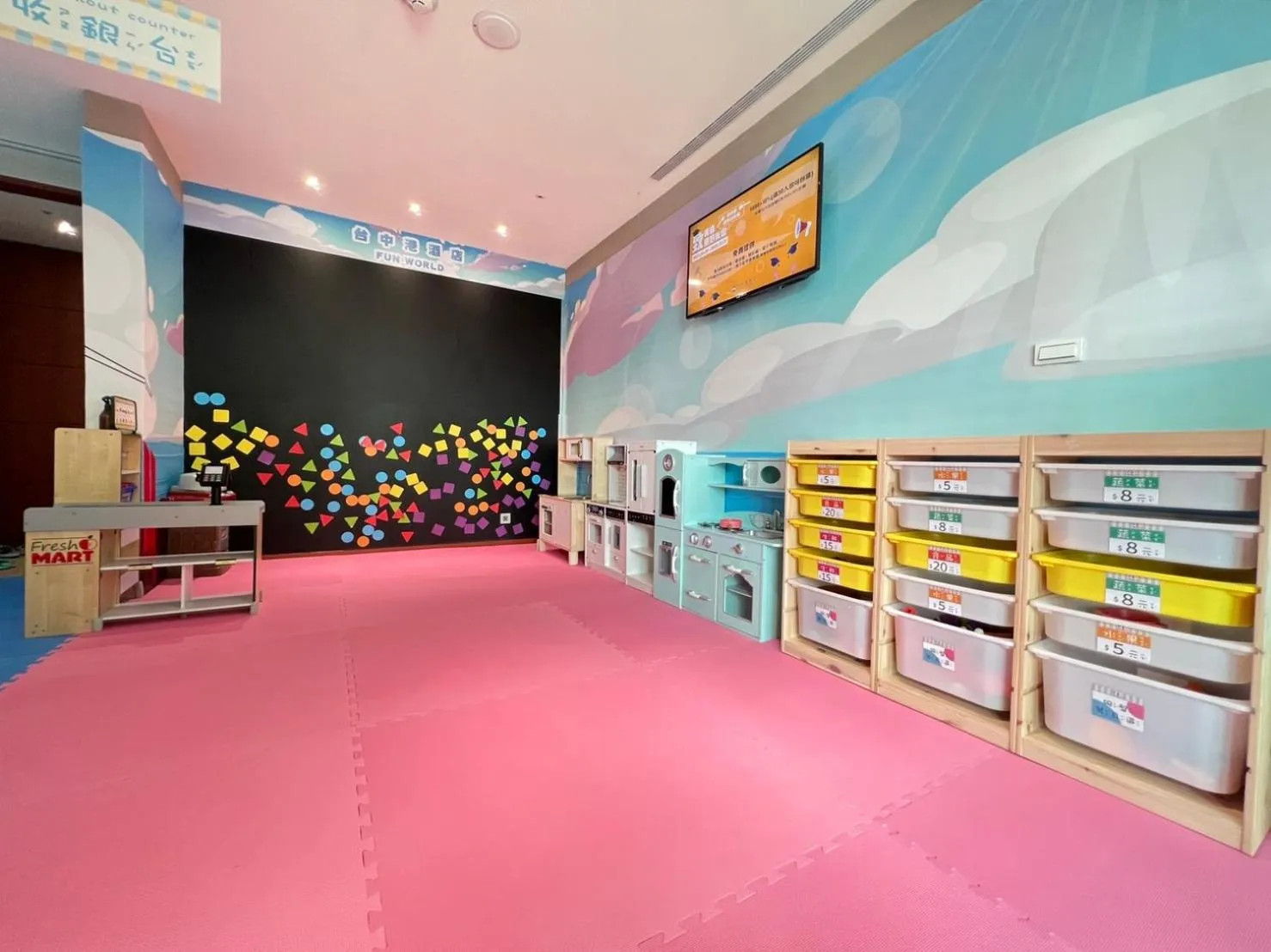 Children play ground in Taichung Harbor Hotel