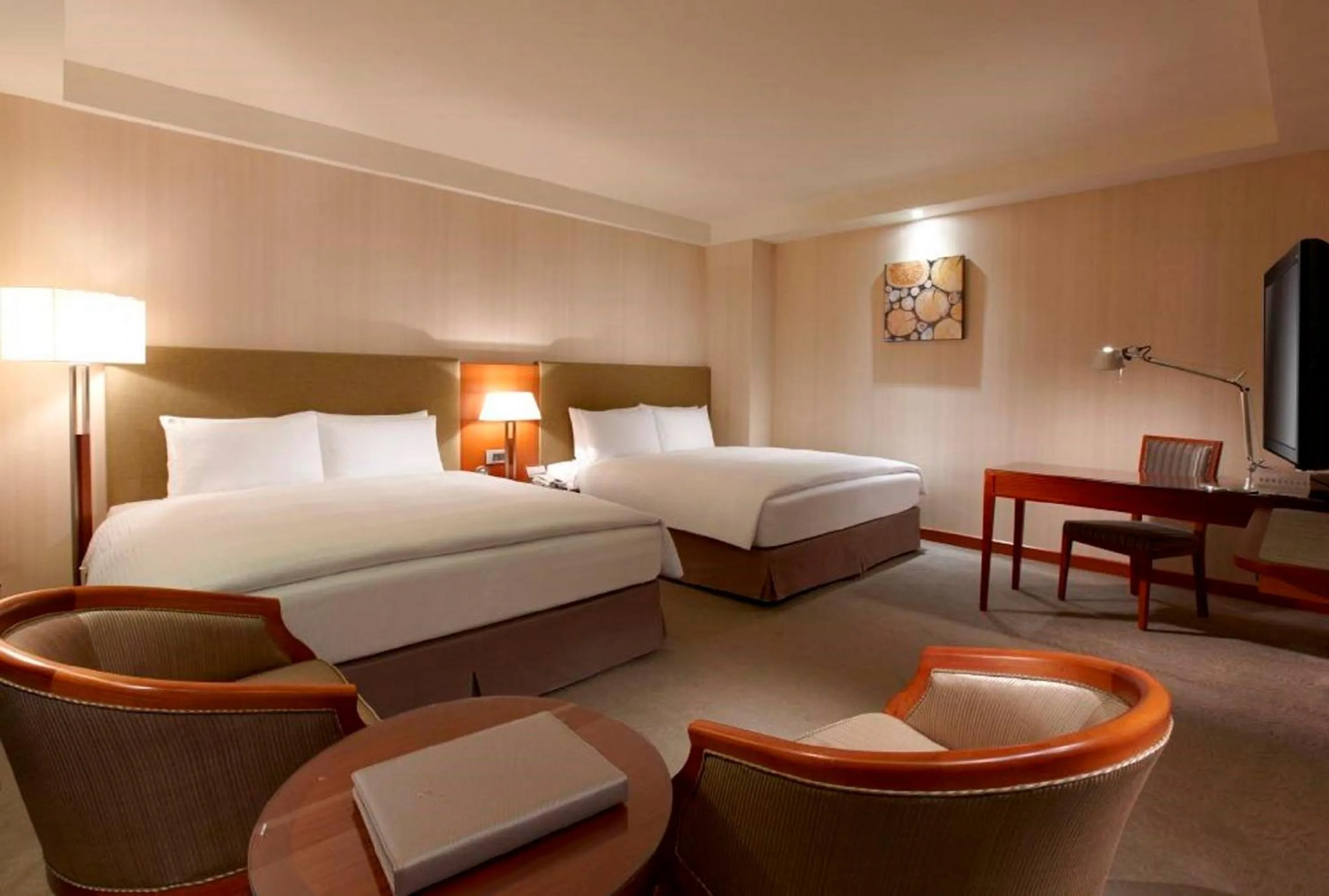 Bed in Taichung Harbor Hotel