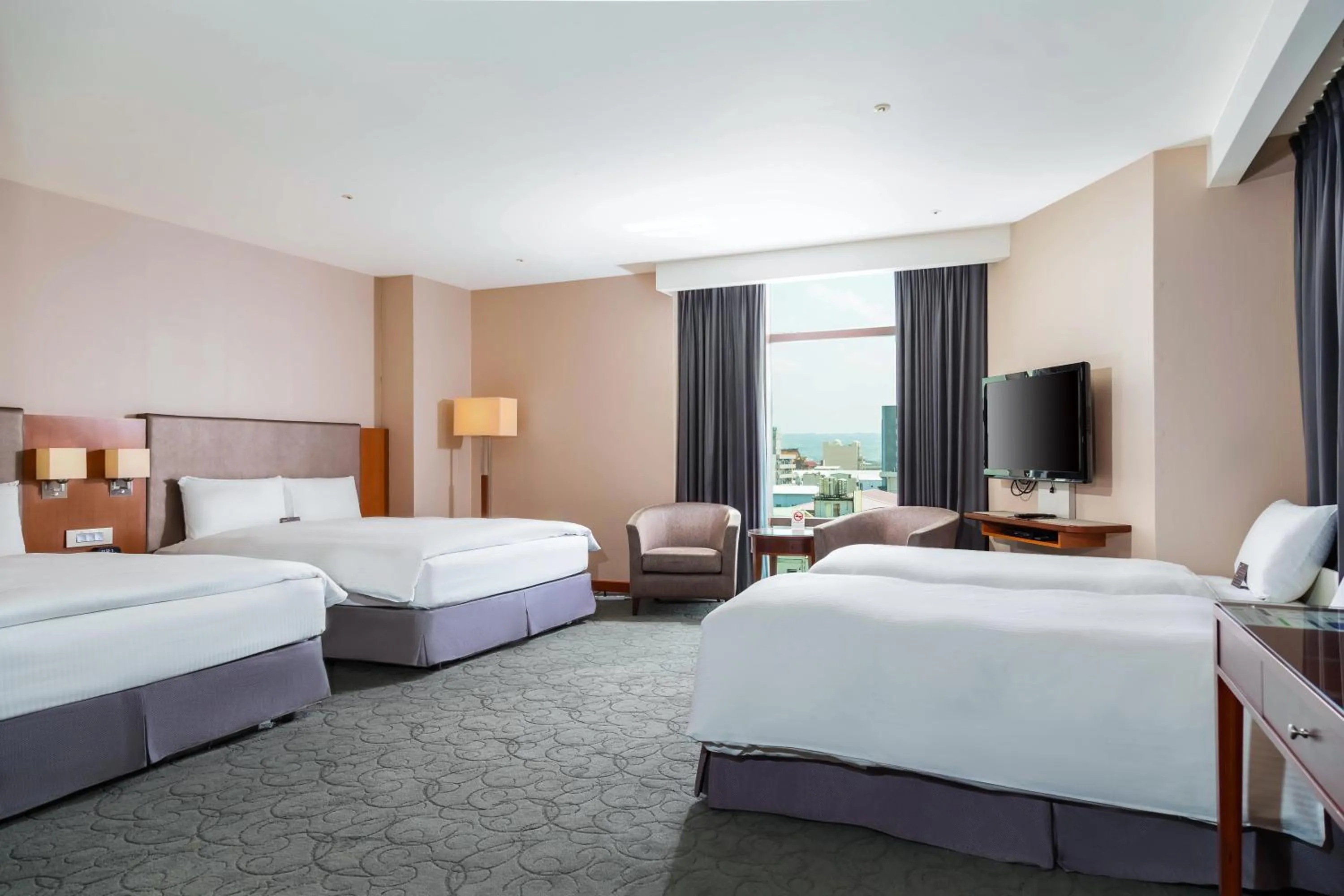 Photo of the whole room, Bed in Taichung Harbor Hotel