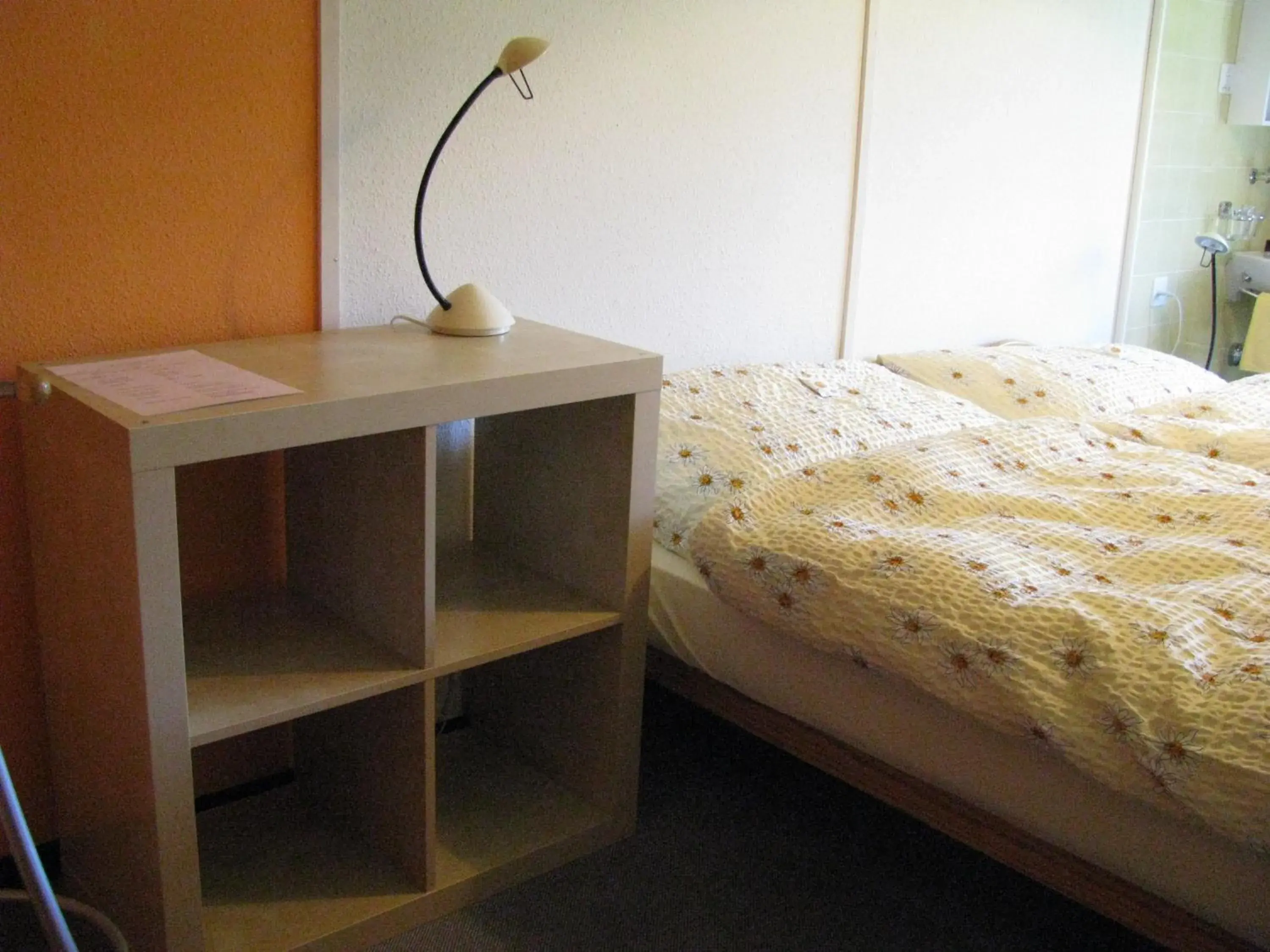 Double Room with Shared Bathroom in Zimmer & z'Morgä Schönenboden Double Room with Shared Bathroom in Zimmer & z'Morgä Schönenboden