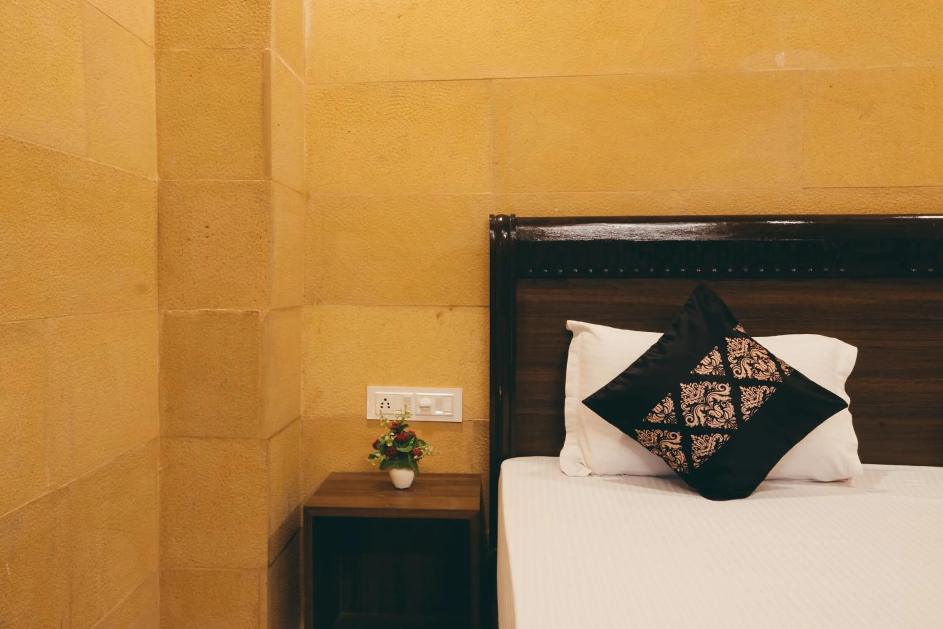 Bed in Hotel Akashdeep - Located City Centre