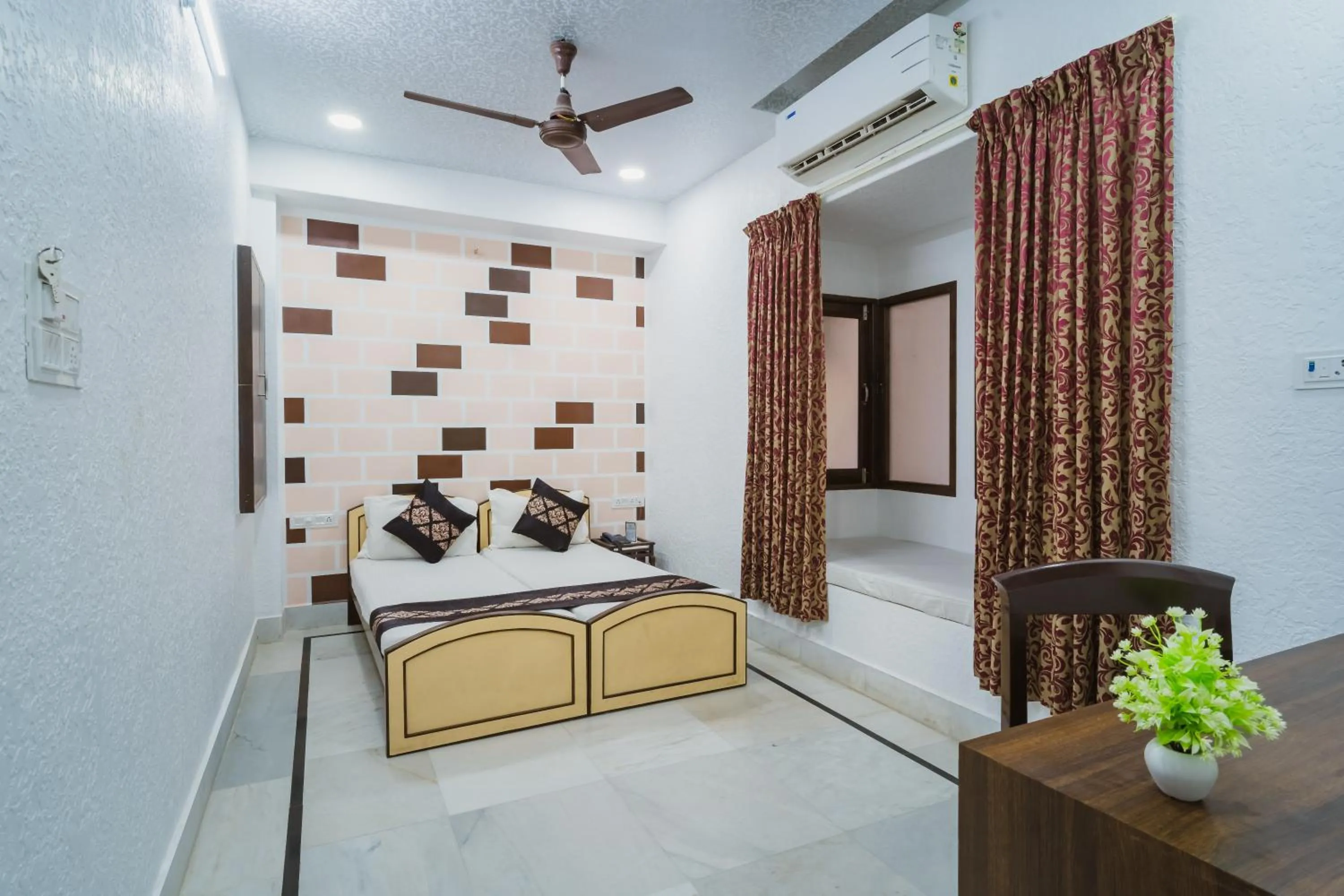 Bed in Hotel Akashdeep - Located City Centre