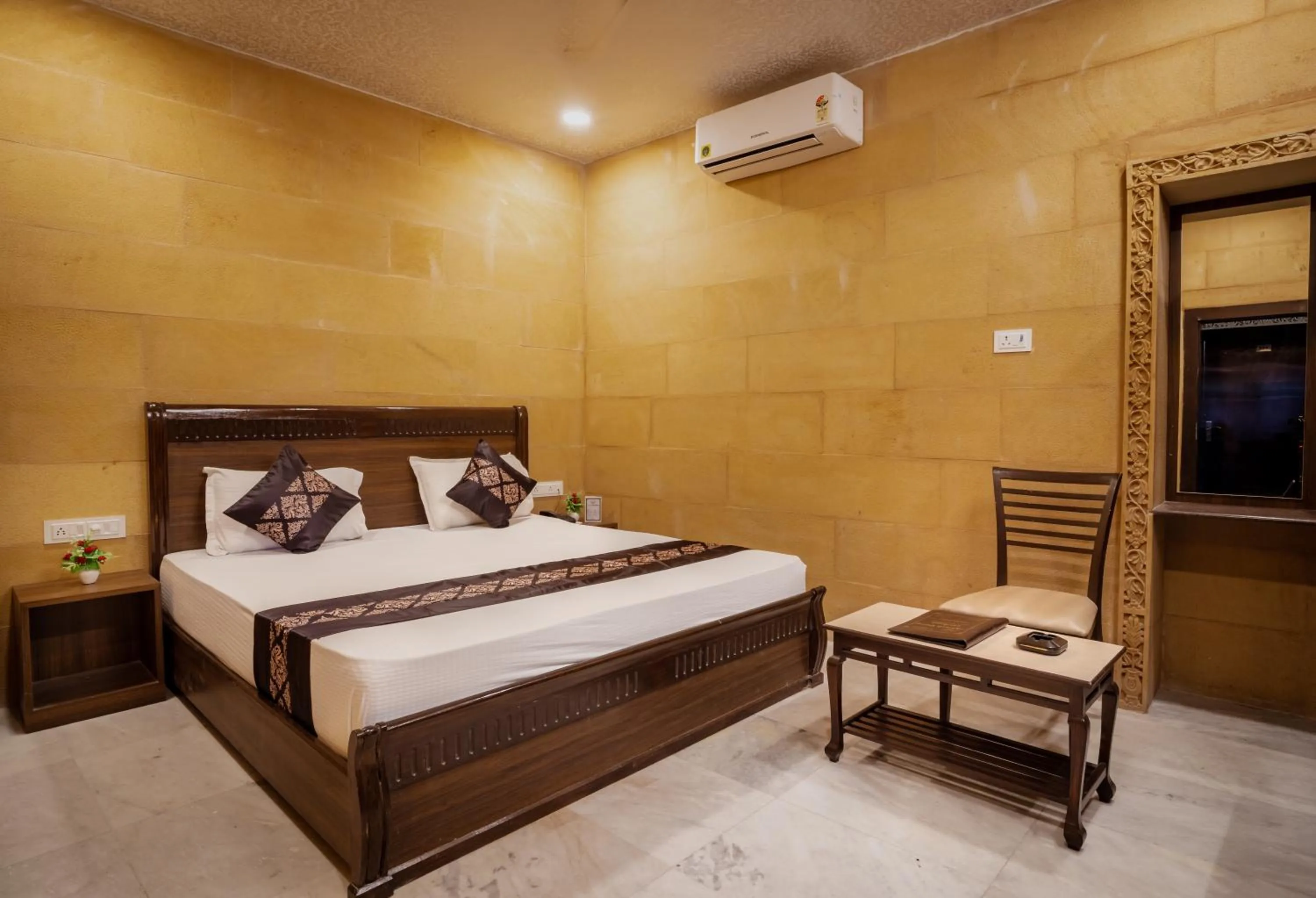 Bed in Hotel Akashdeep - Located City Centre