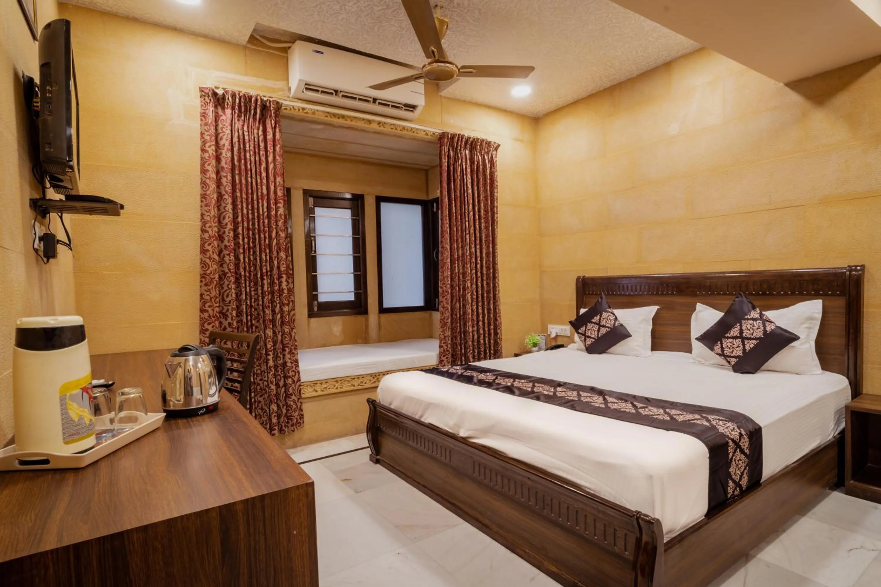 Bed in Hotel Akashdeep - Located City Centre