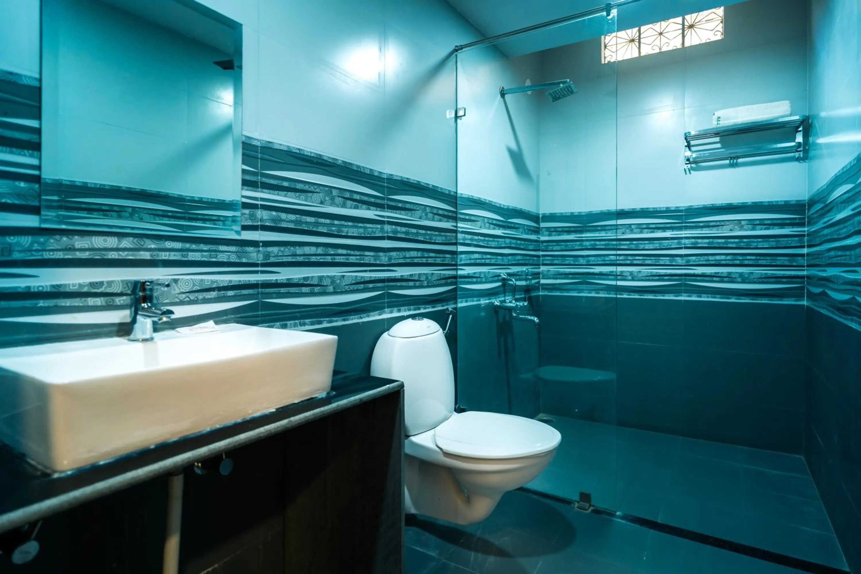 Shower in Hotel Akashdeep - Located City Centre