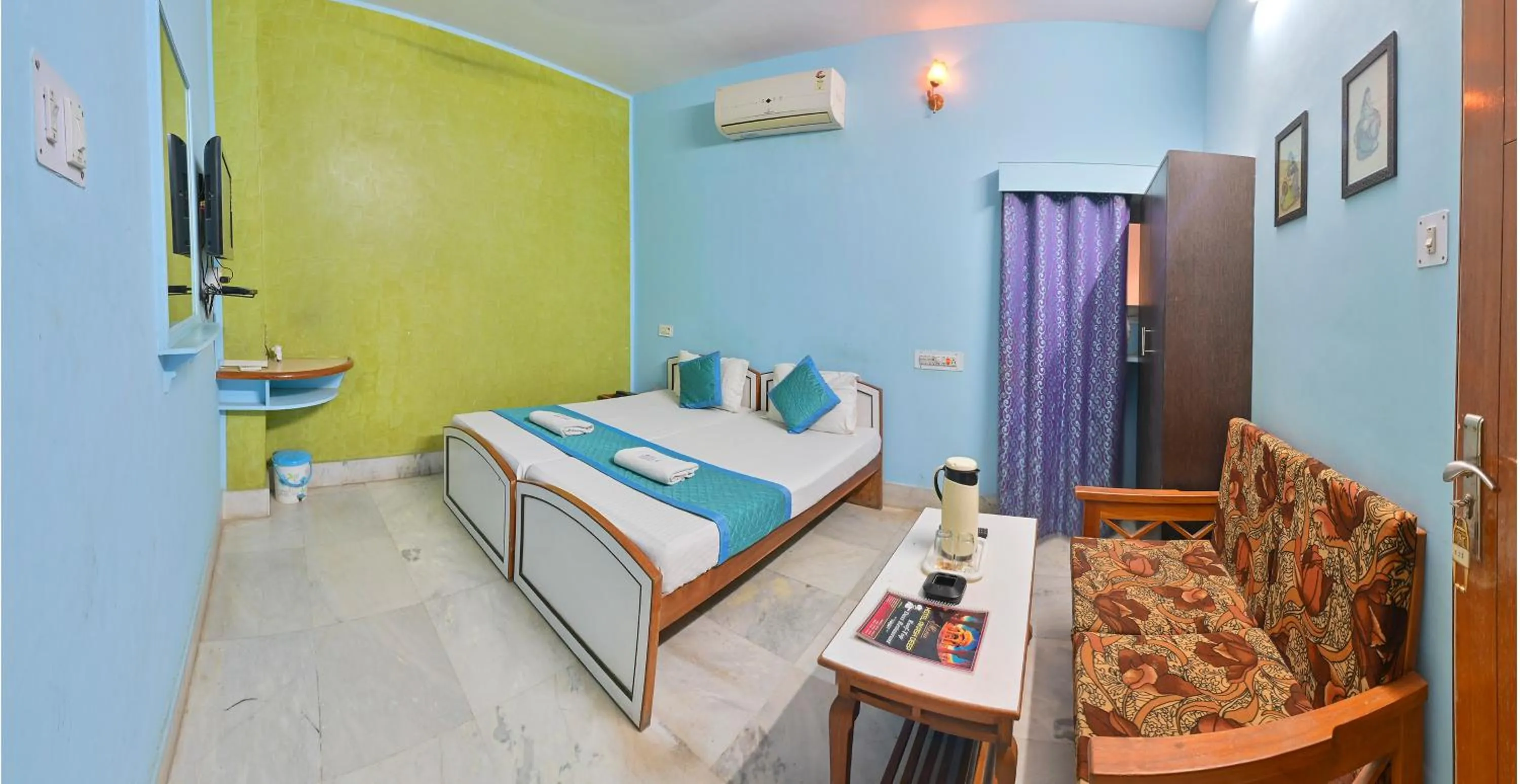 Living room, Bed in Hotel Akashdeep - Located City Centre