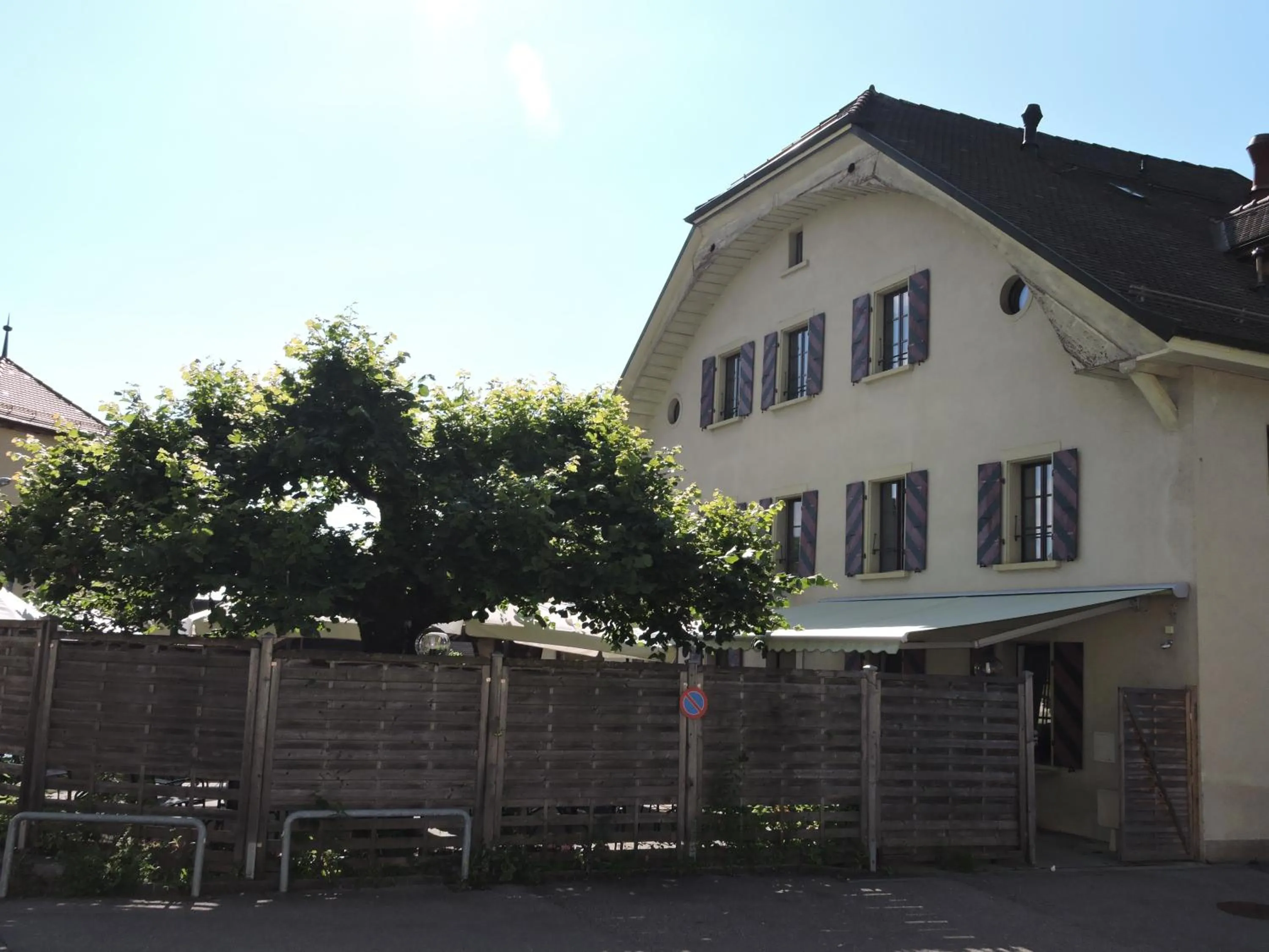 Facade/entrance in Auberge Communale de St-Légier