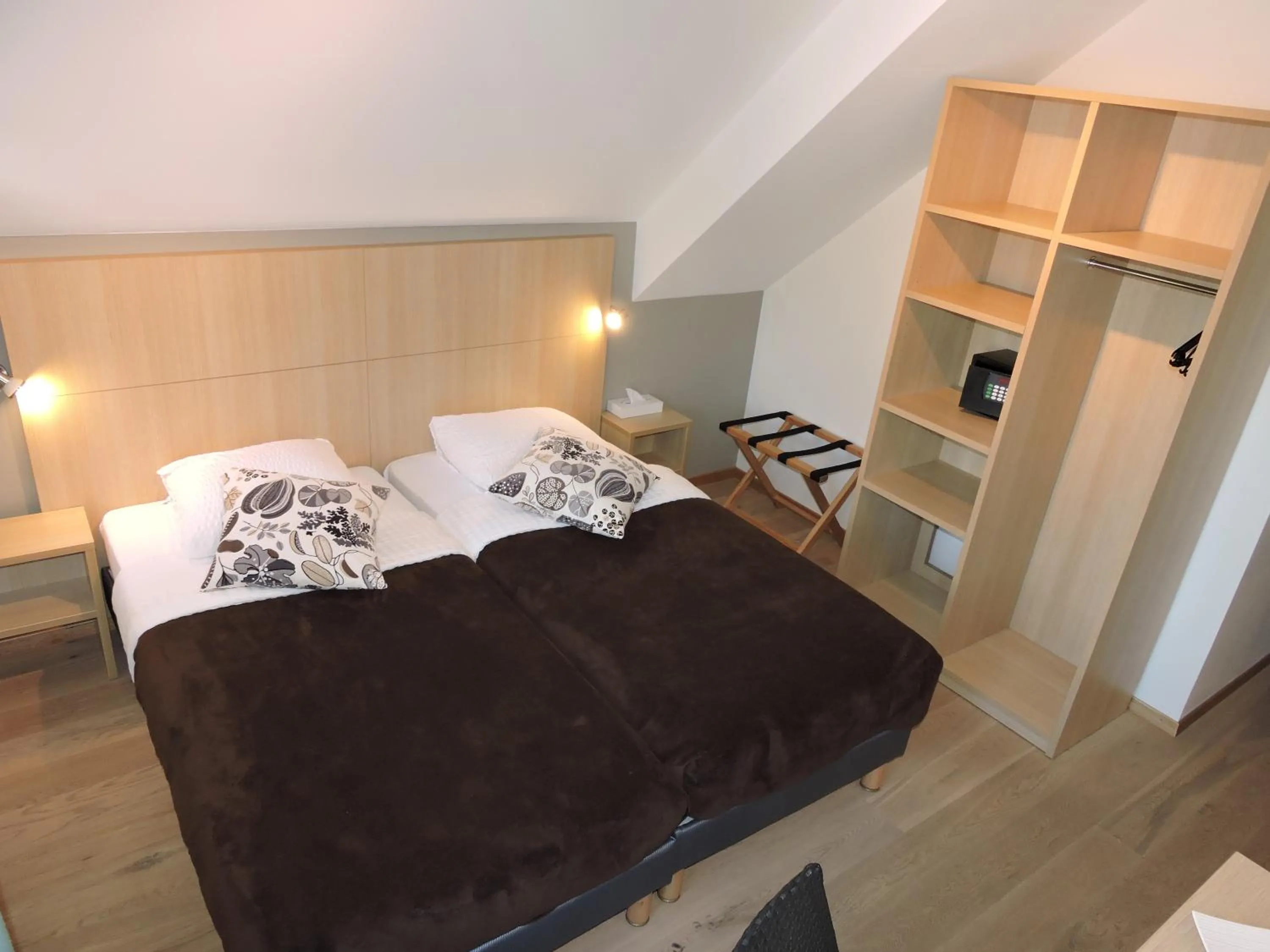 Photo of the whole room, Bed in Auberge Communale de St-Légier