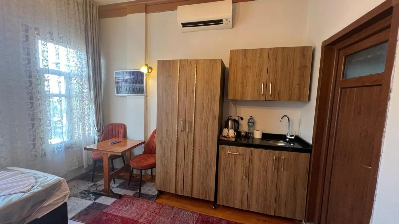 wardrobe, Bed in April Hotel