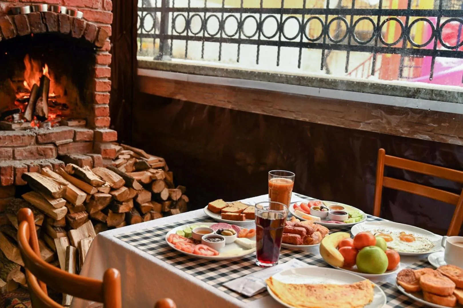 Breakfast in April Hotel