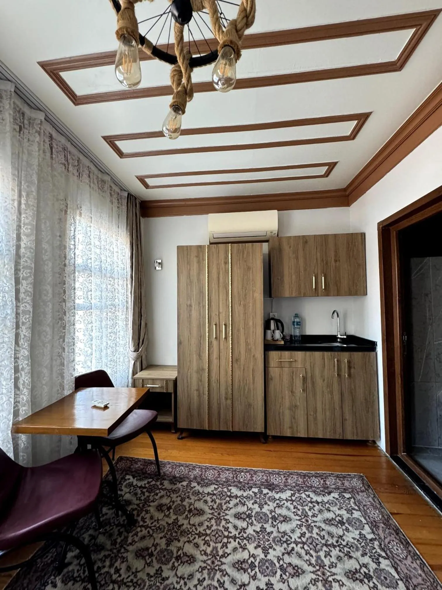 Kitchen or kitchenette in April Hotel