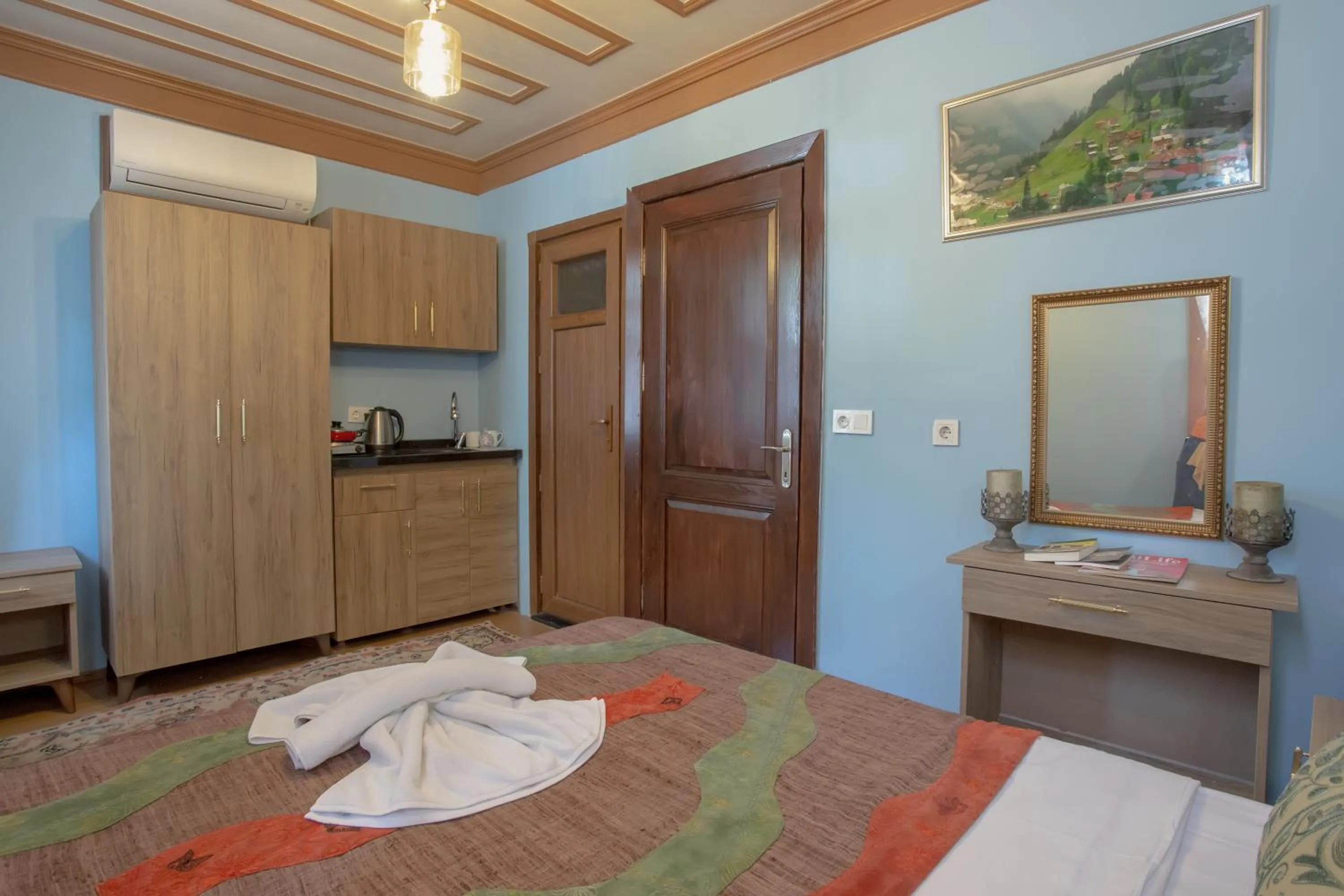 Photo of the whole room, Bed in April Hotel