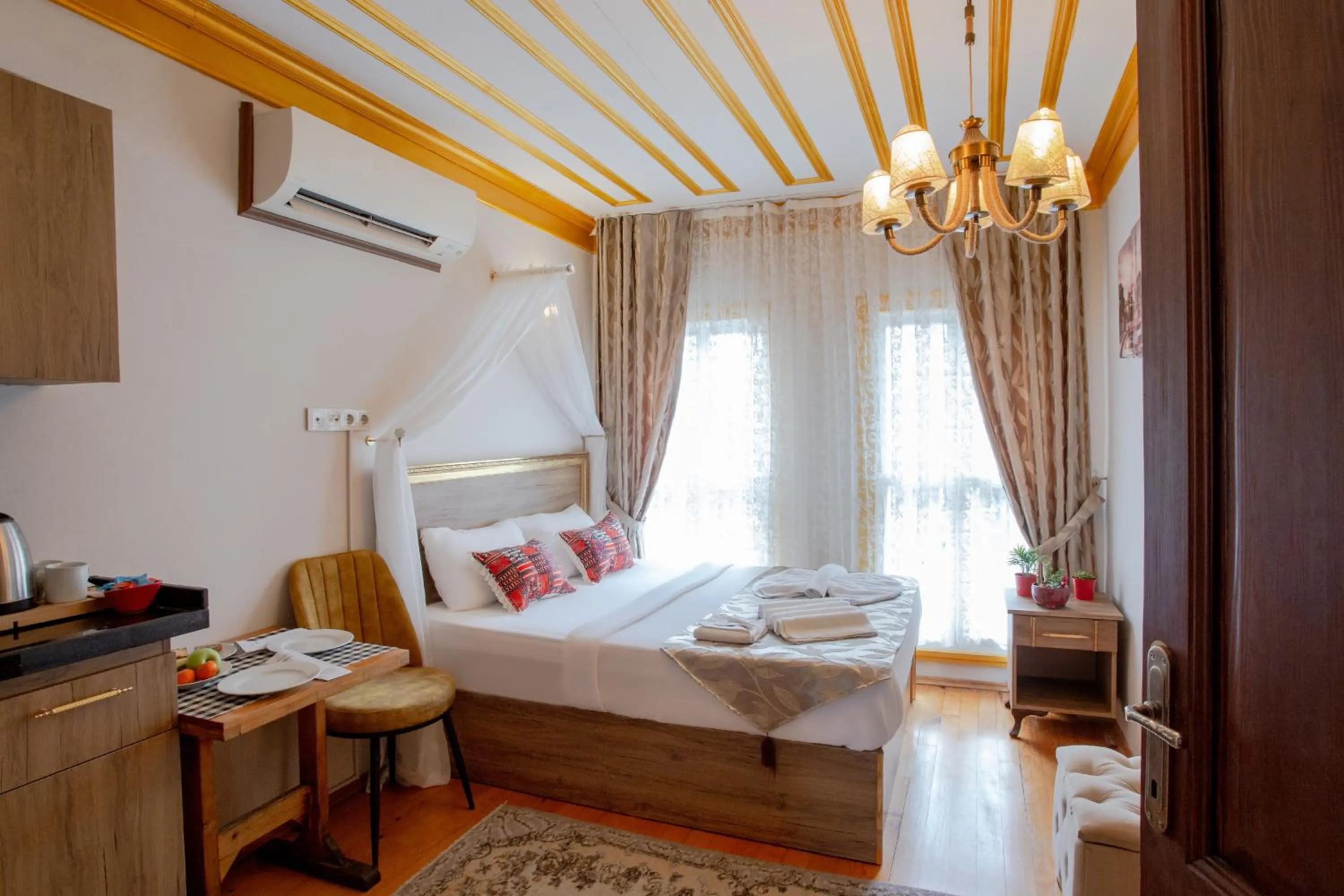 Massage, Bed in April Hotel