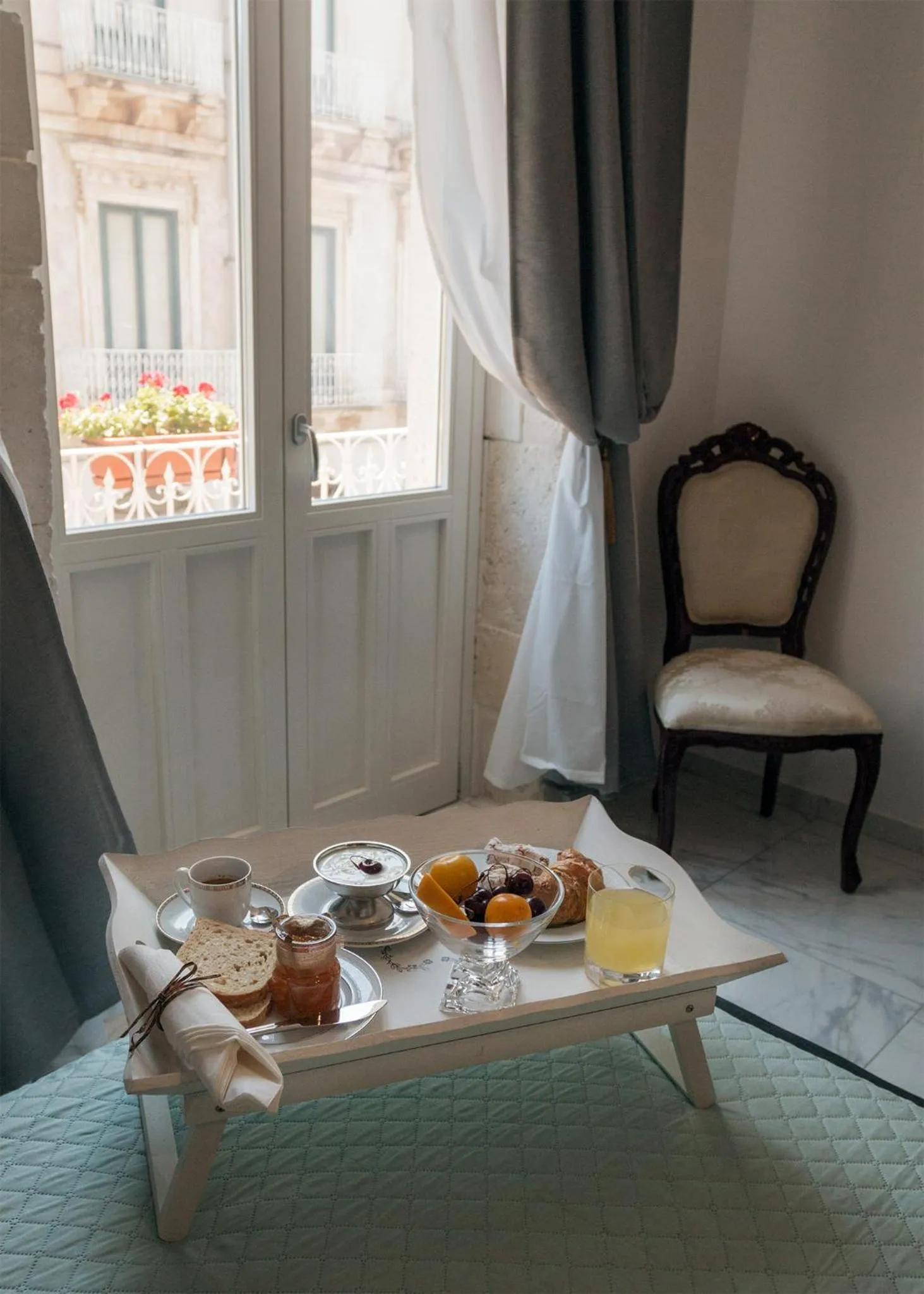 Breakfast in Calafatari B&B