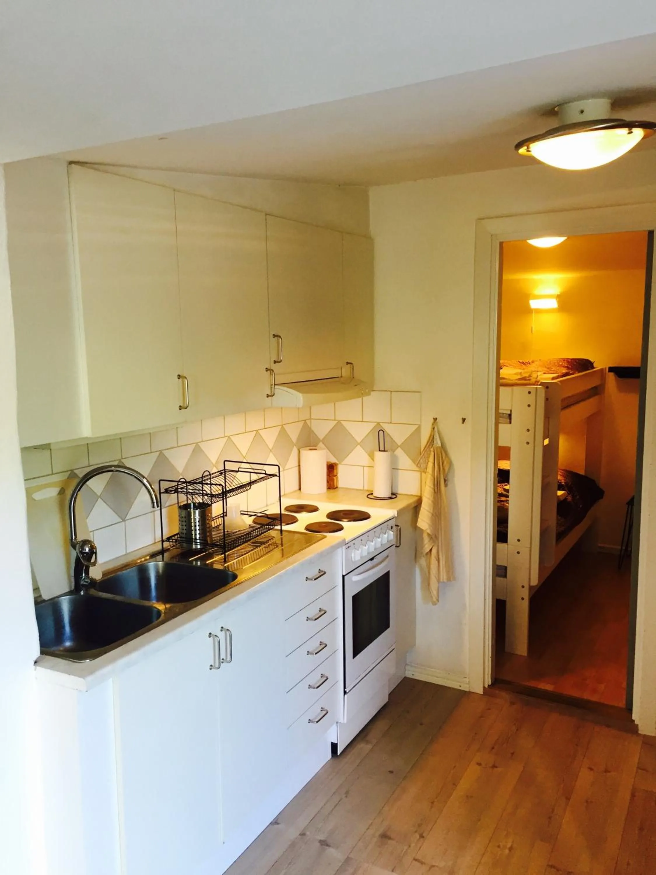 Kitchen or kitchenette in Mullbärsgårdens Bed and Breakfast