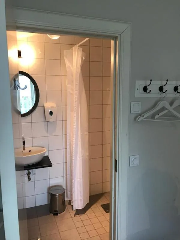 Shower in Mullbärsgårdens Bed and Breakfast