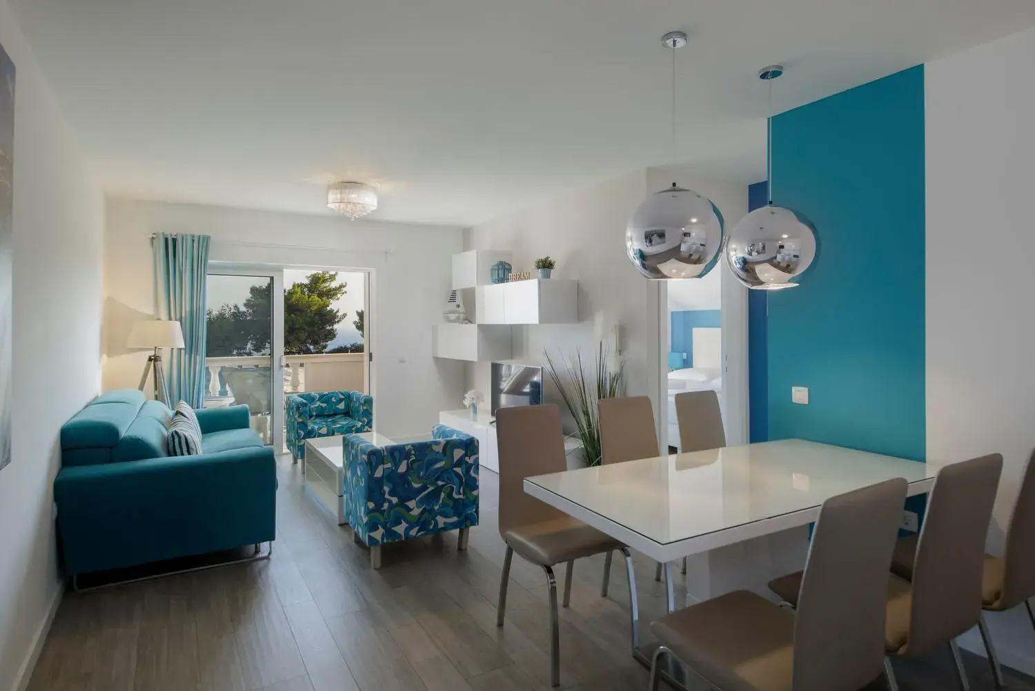 Deluxe Two-Bedroom Apartment with Sea View in Villa Mediterranea Deluxe Two-Bedroom Apartment with Sea View in Villa Mediterranea