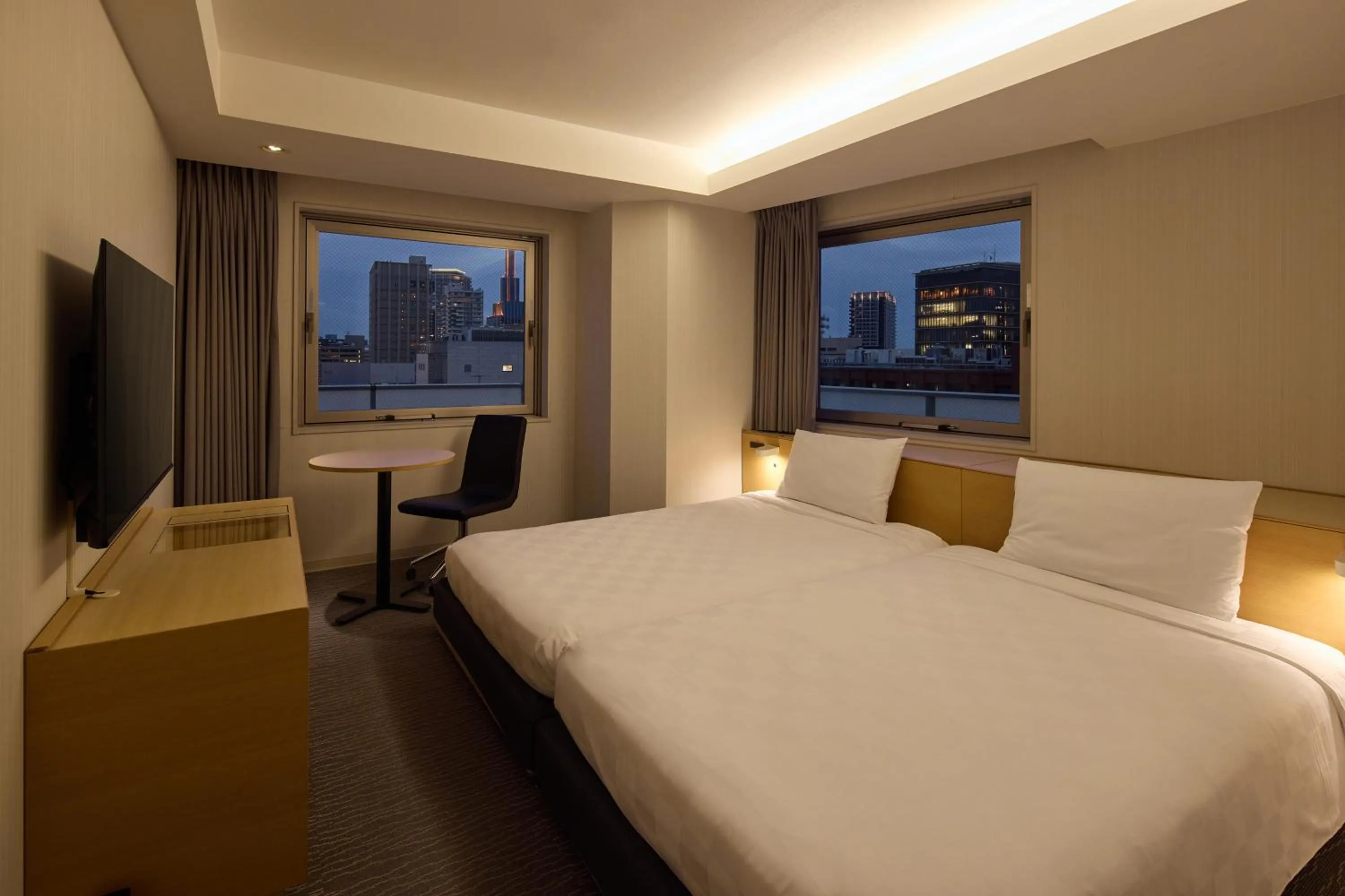 Photo of the whole room, Bed in Kobe Motomachi Tokyu REI Hotel