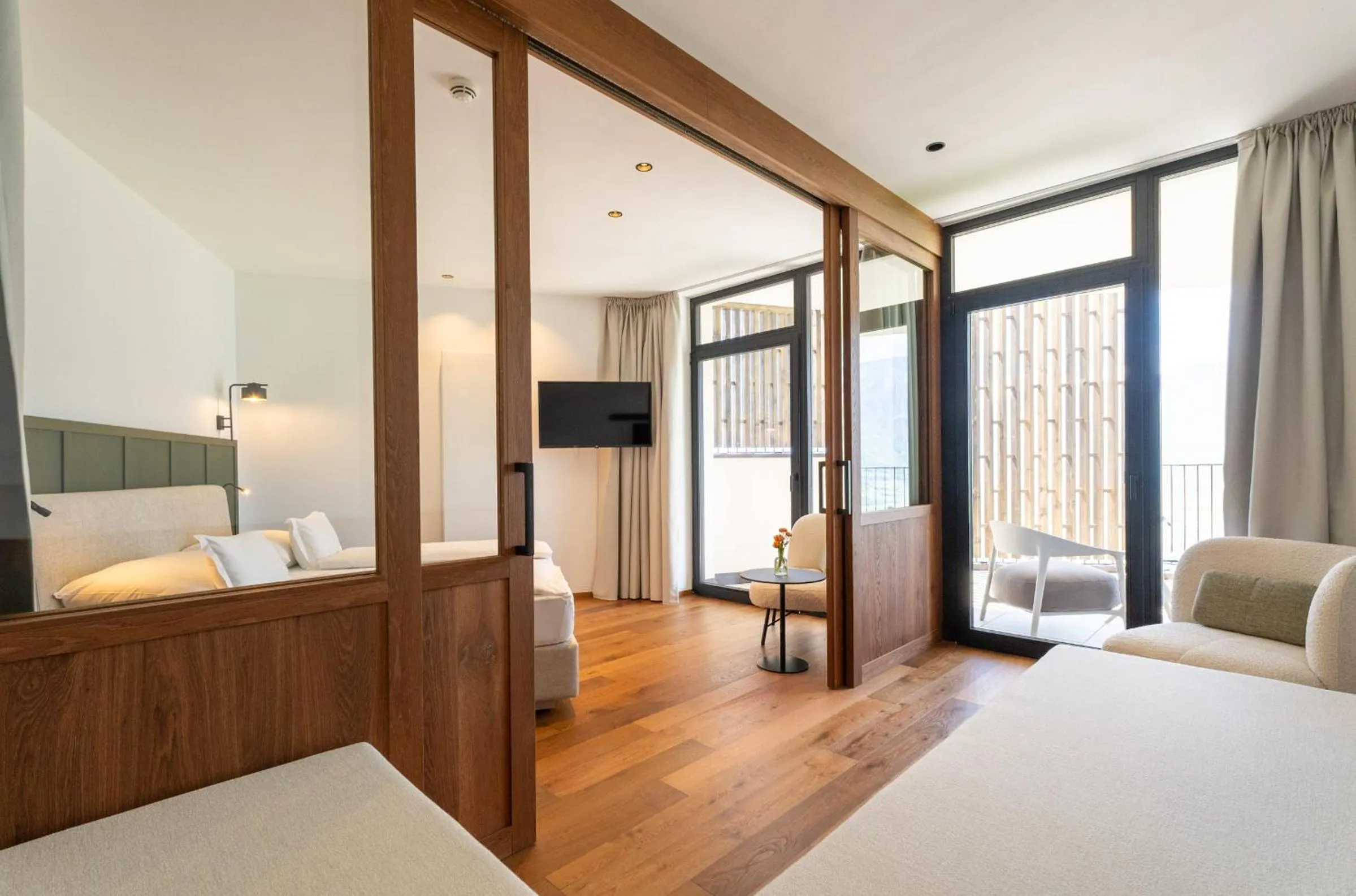 Living room, Bed in Hotel Tenz