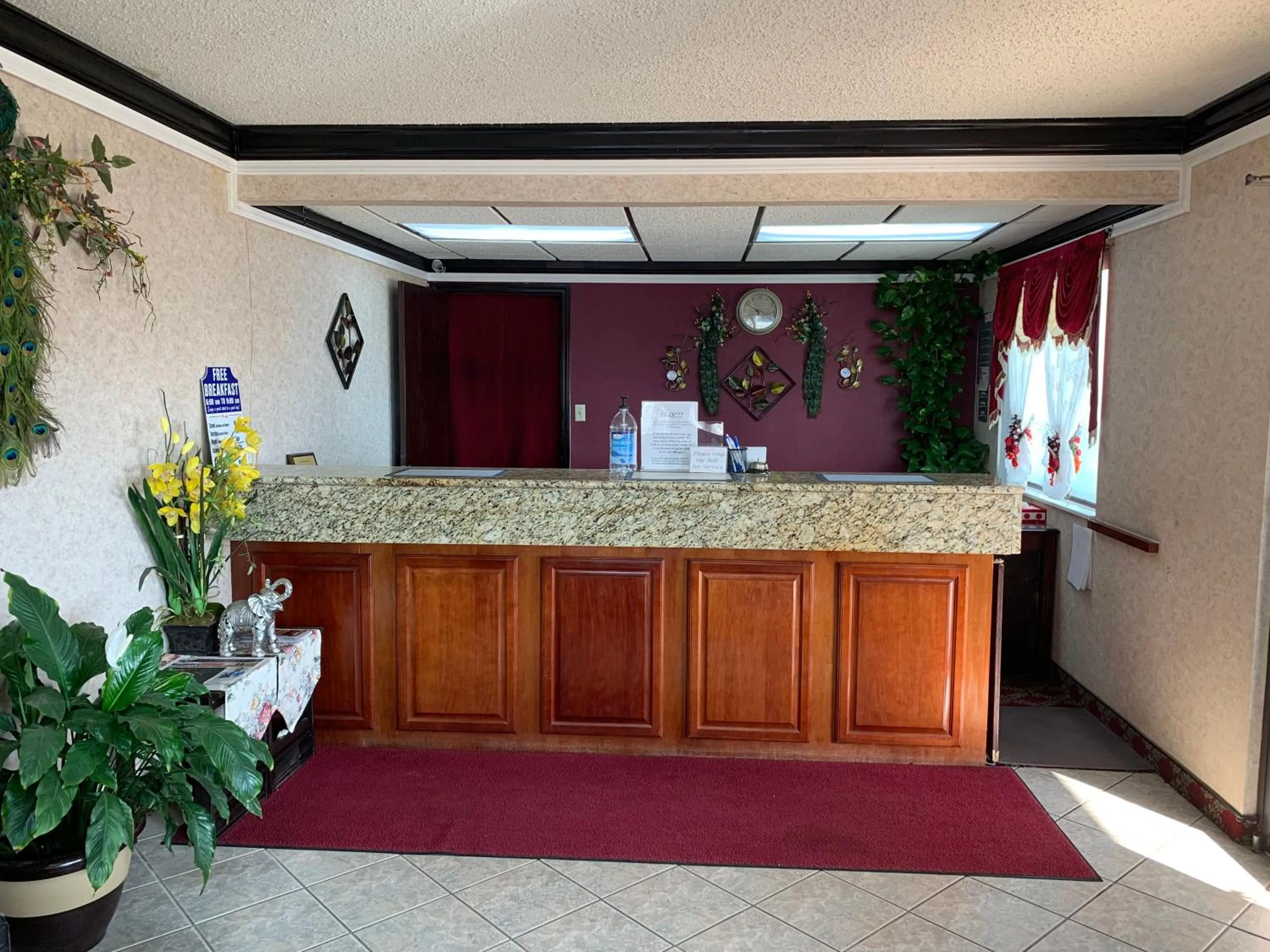 Lobby or reception in Regency Inn