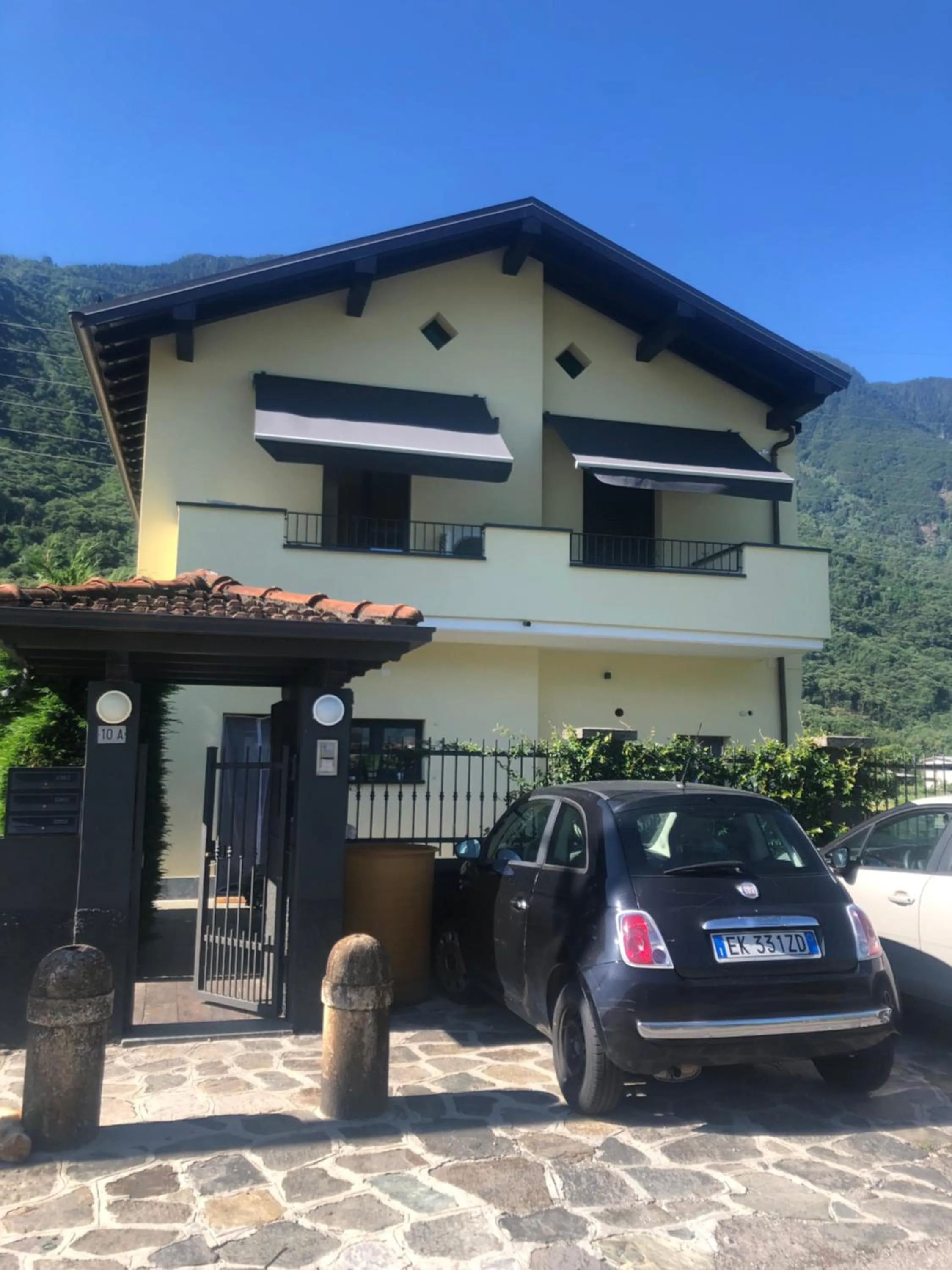 Facade/entrance in La Casa di Anna