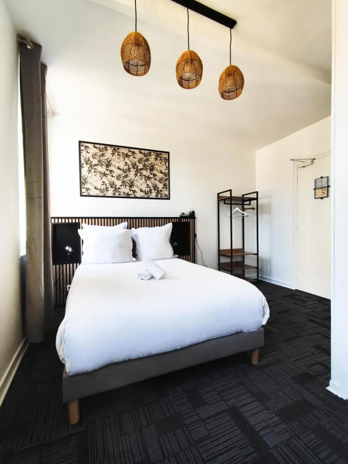 Deluxe Double Room with Bath - single occupancy in Hôtel Le Lion D'or Deluxe Double Room with Bath - single occupancy in Hôtel Le Lion D'or