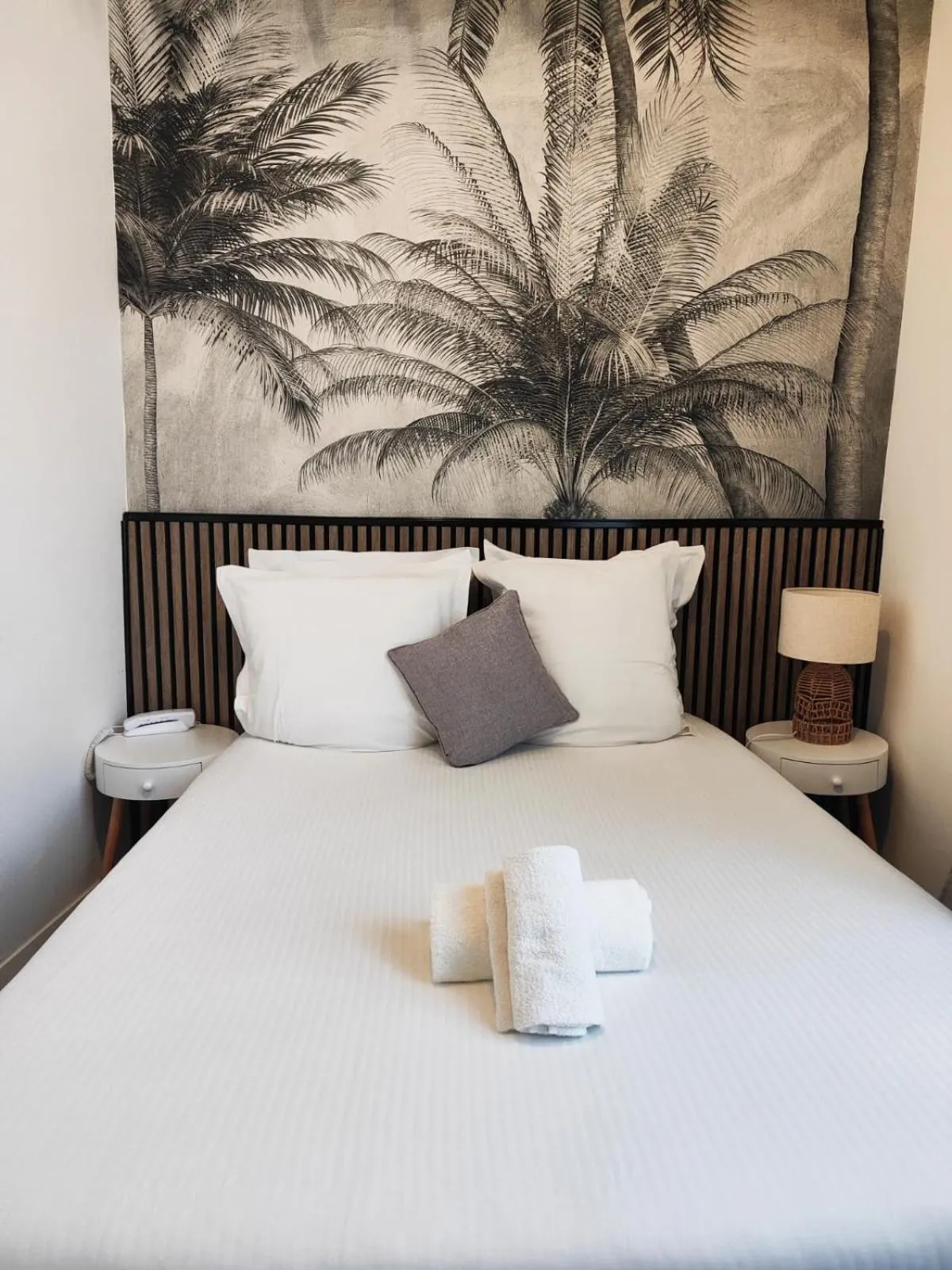 Bed in Hôtel Le Lion D'or