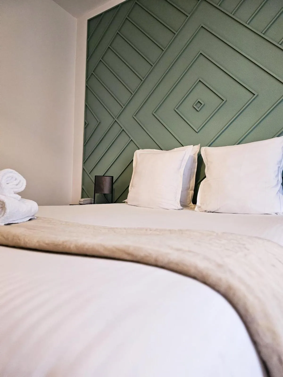 Photo of the whole room, Bed in Hôtel Le Lion D'or