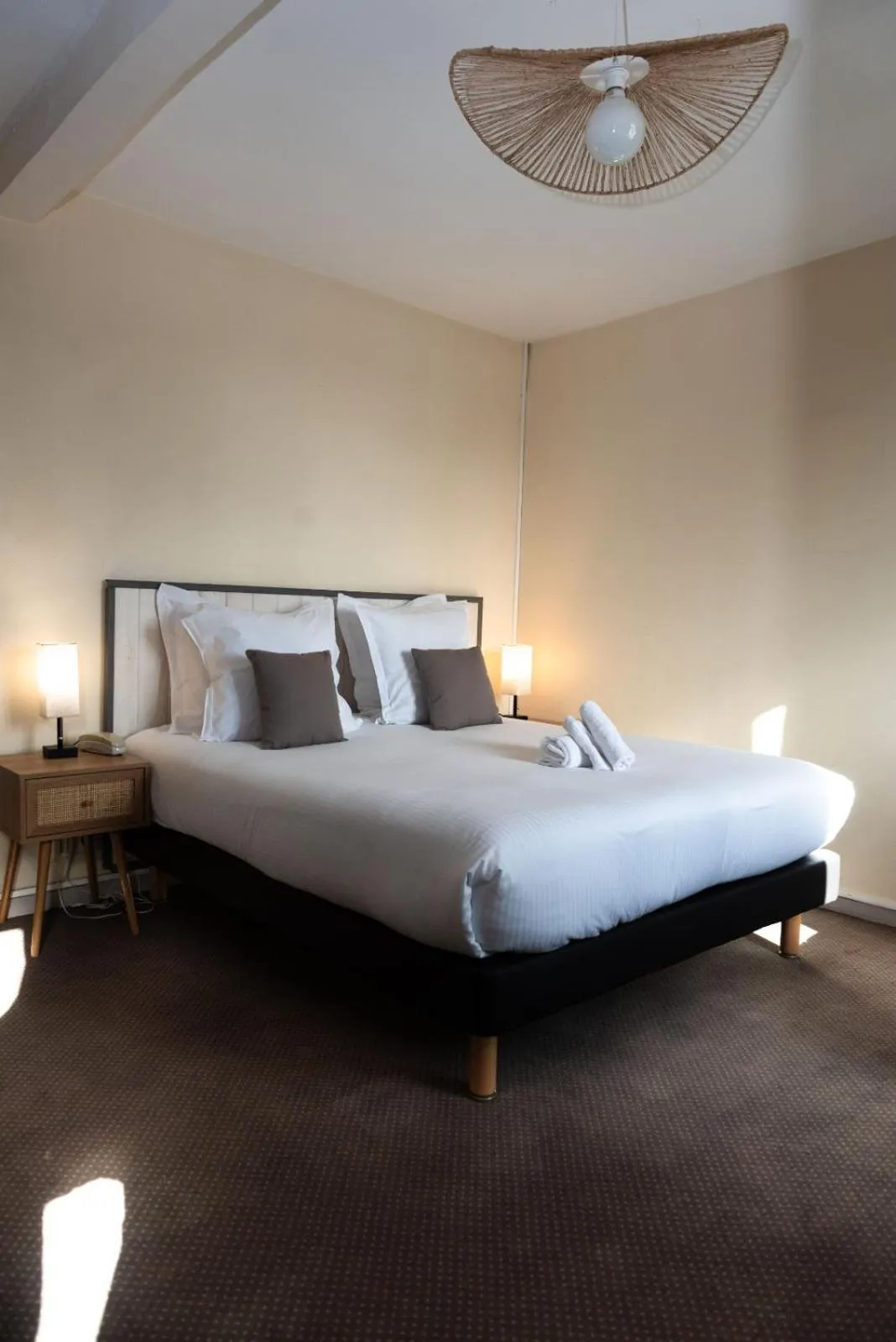 Photo of the whole room, Bed in Hôtel Le Lion D'or