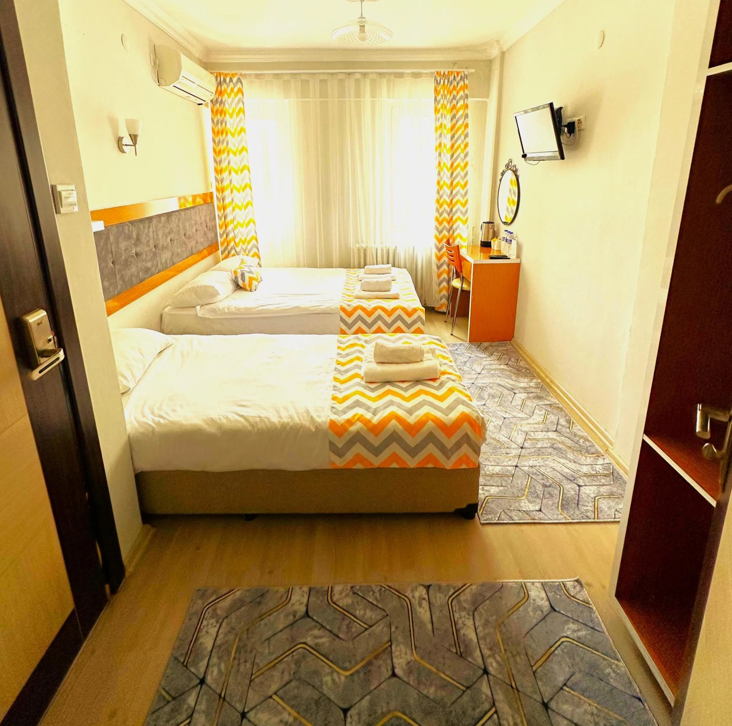 Photo of the whole room, Bed in Kestanbol Hotel