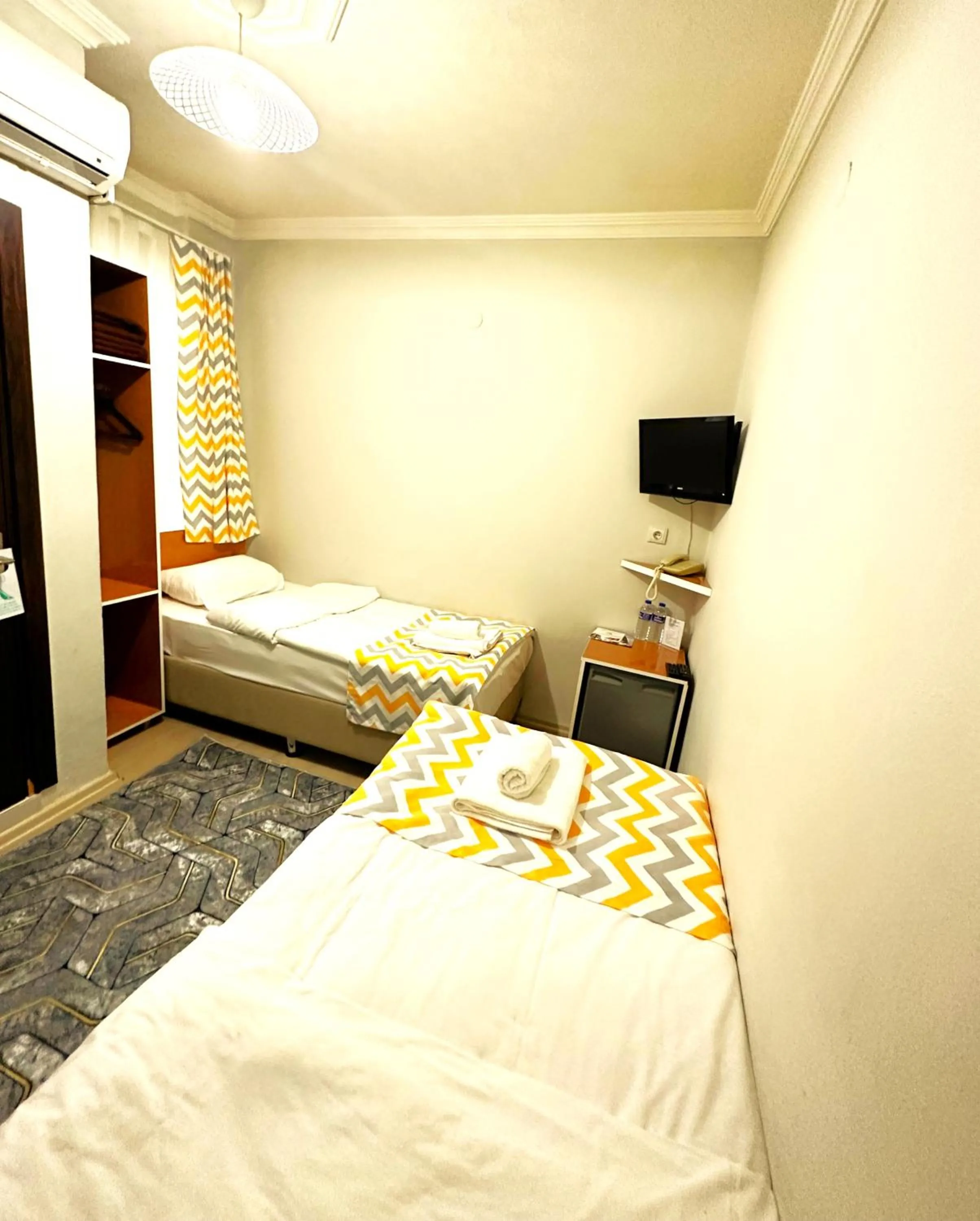 Photo of the whole room, Bed in Kestanbol Hotel