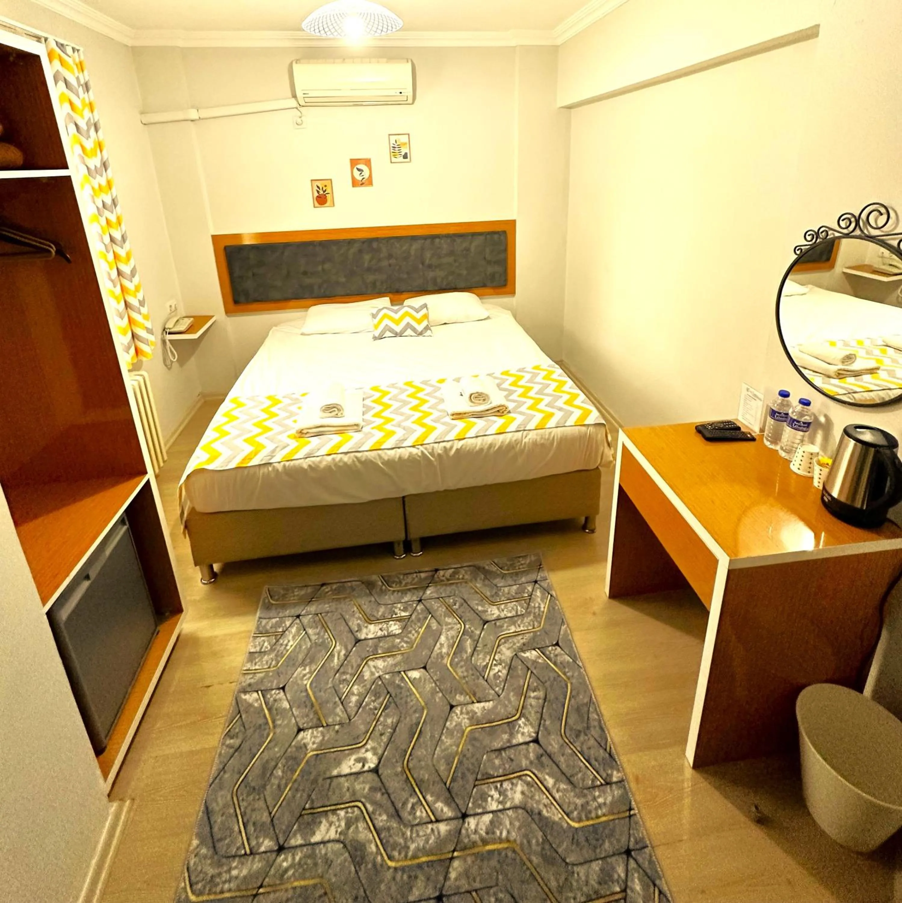 Photo of the whole room, Bed in Kestanbol Hotel