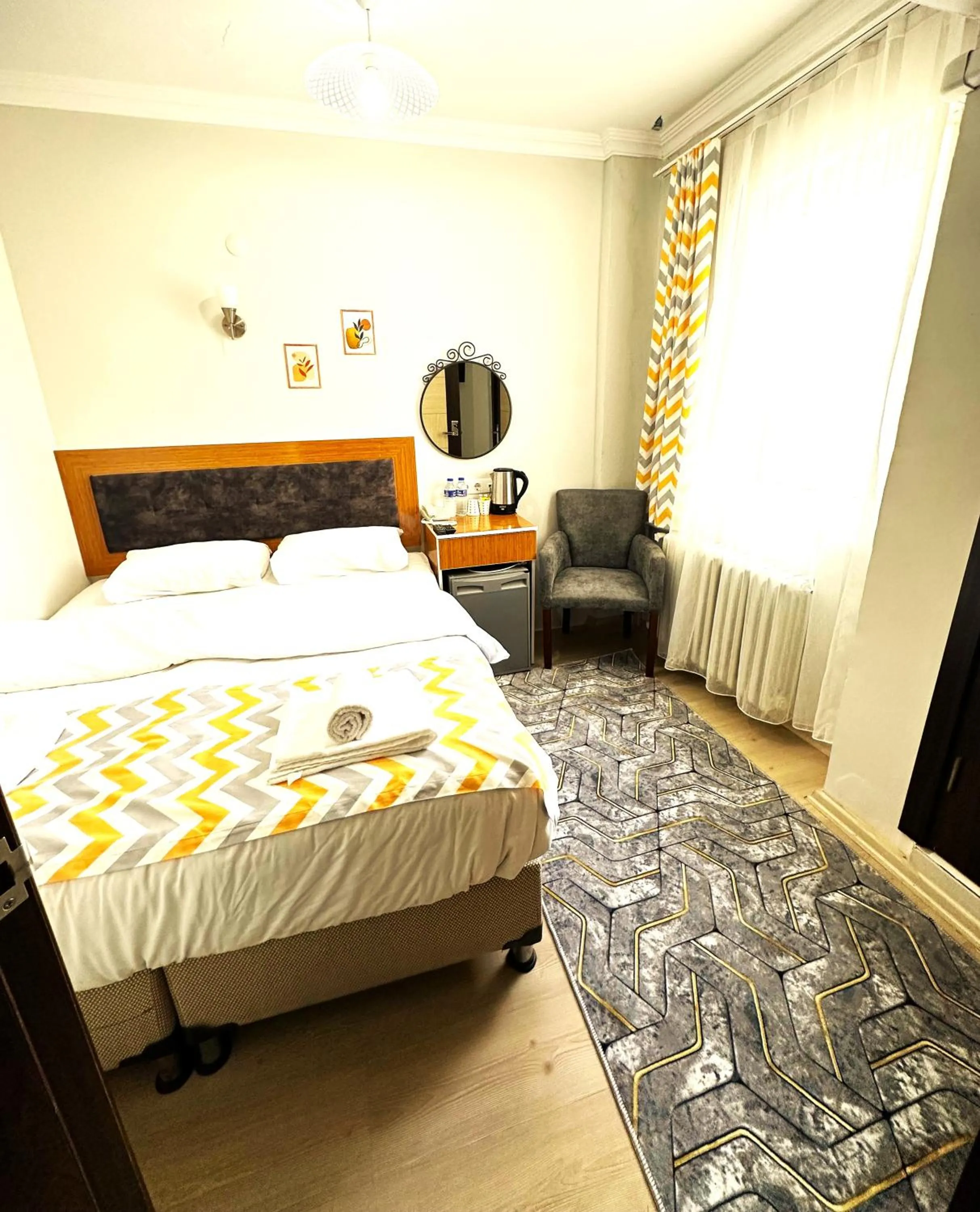 Photo of the whole room, Bed in Kestanbol Hotel