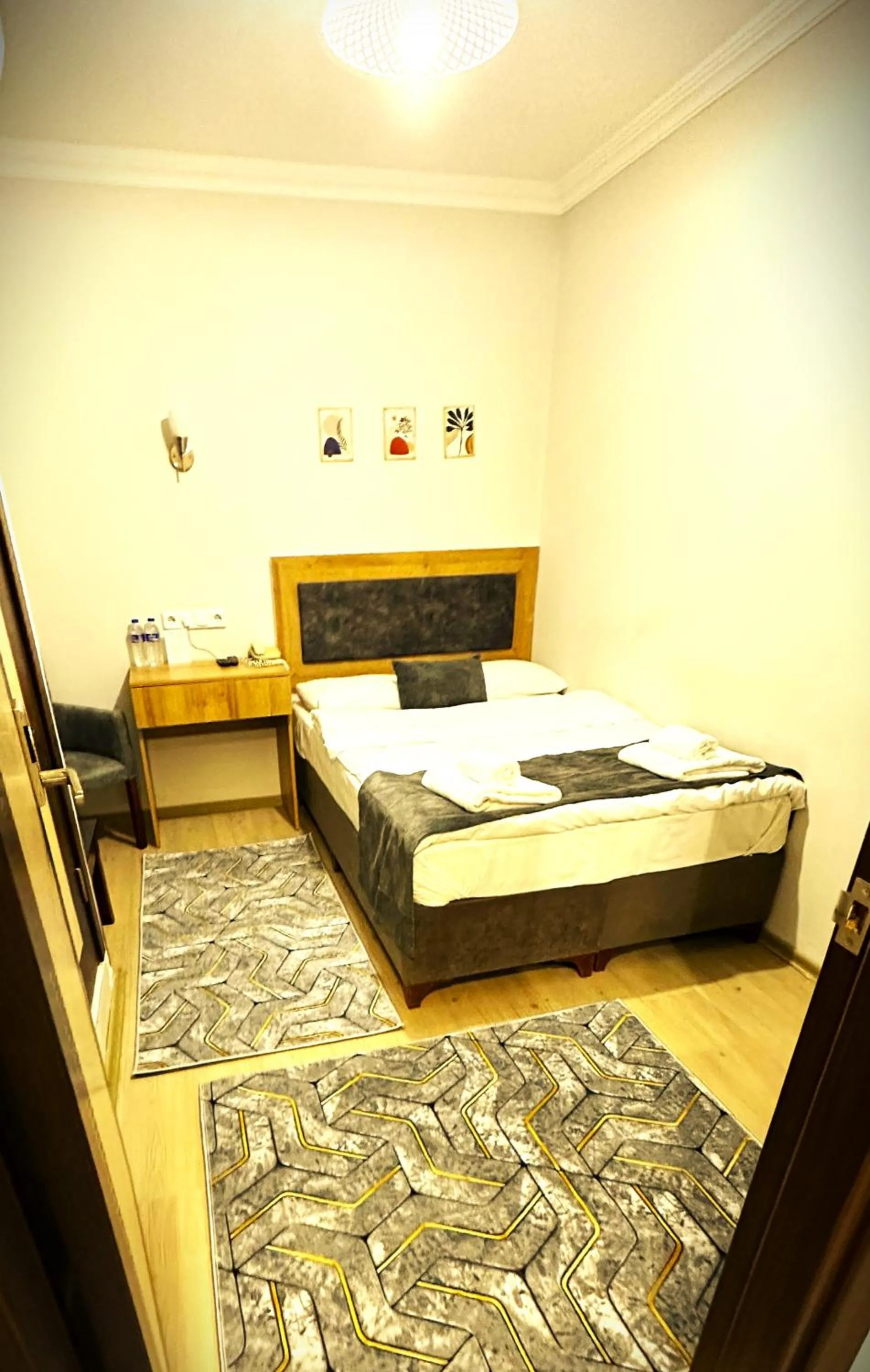 Photo of the whole room, Bed in Kestanbol Hotel