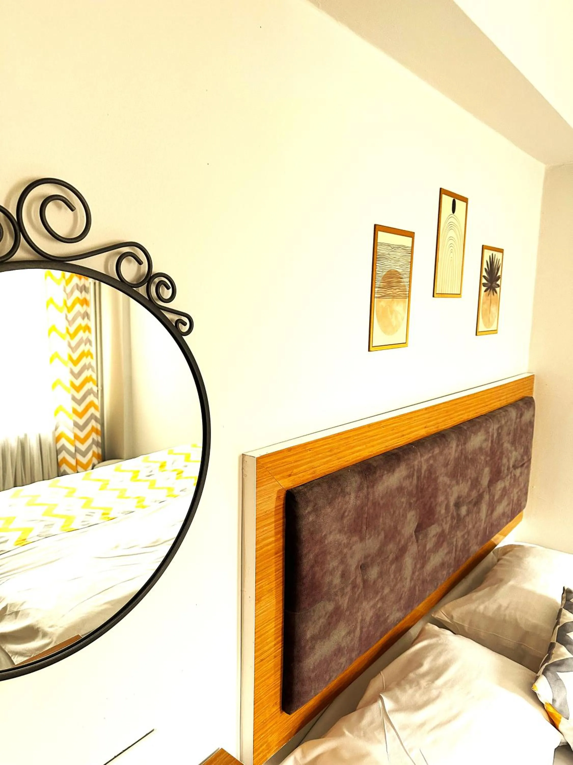 Photo of the whole room, Bed in Kestanbol Hotel